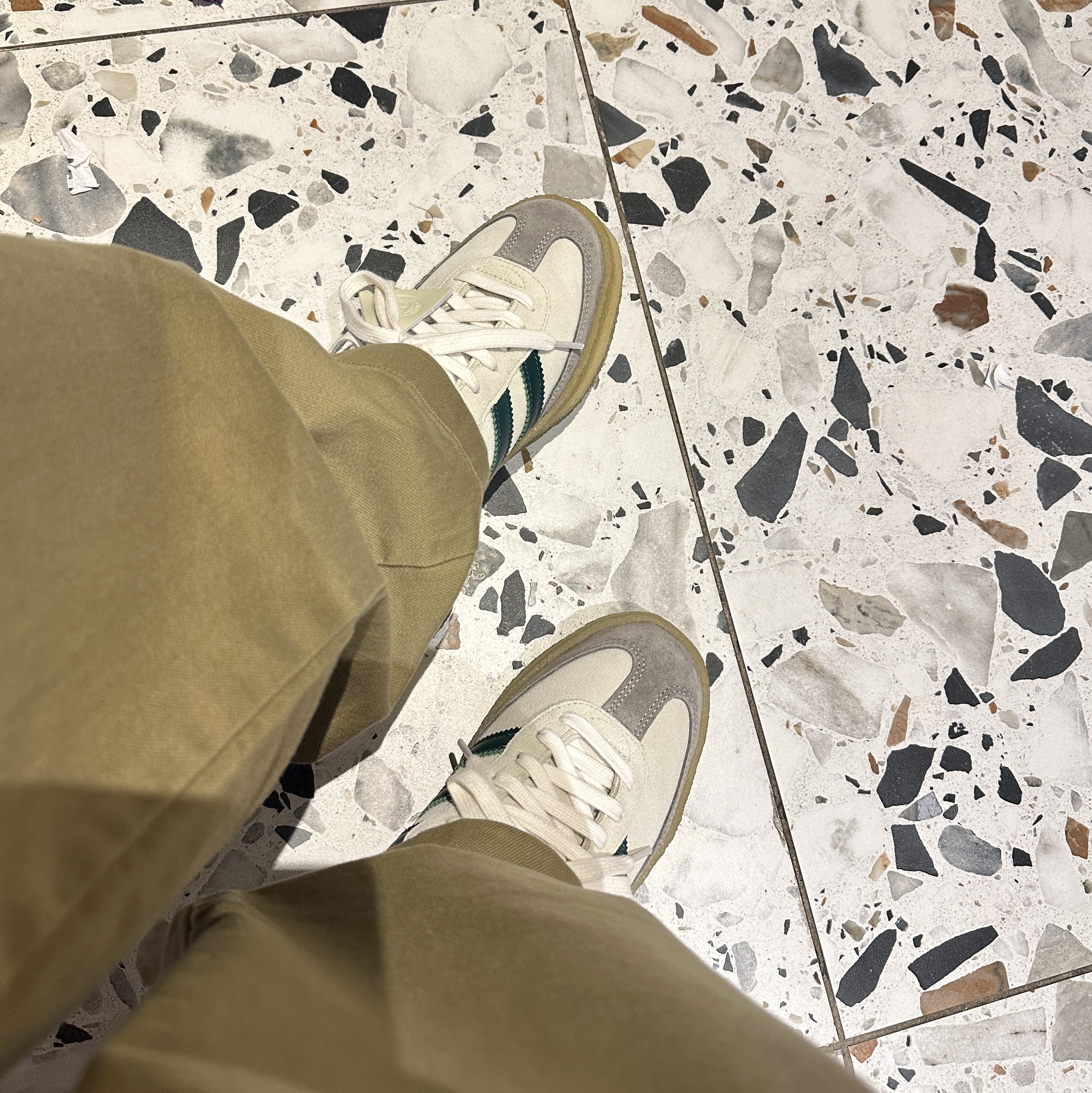 IAB Studio Rugby Sweatshirt Mint - The Hyundai Seoul Exclusive, Adidas x Clarks x Ronnie Fieg 8th Street Samba Chalk White Green 착용 스타일 - 2