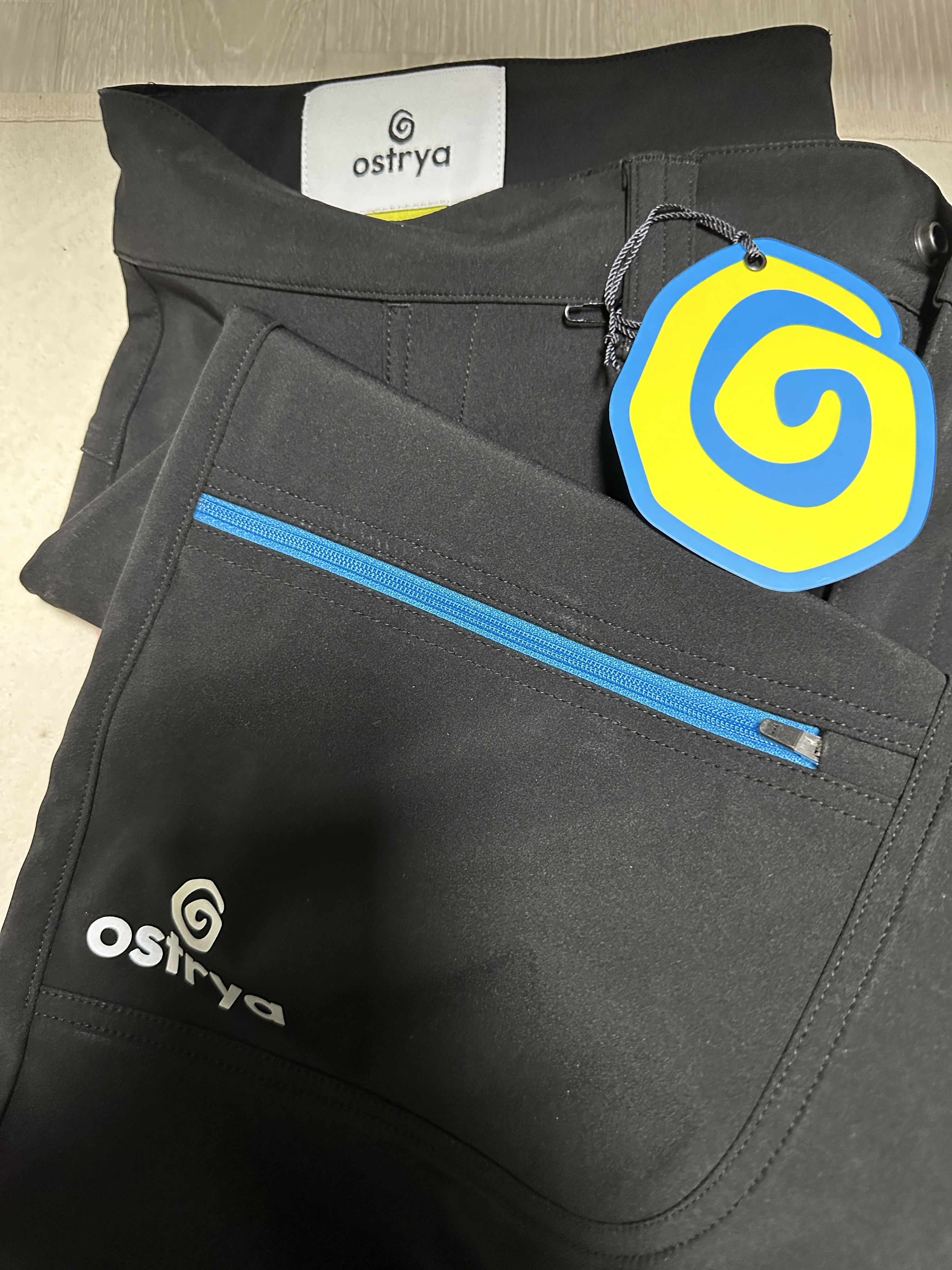 Ostrya Alpine Soft Shell Pants Black 착용 스타일