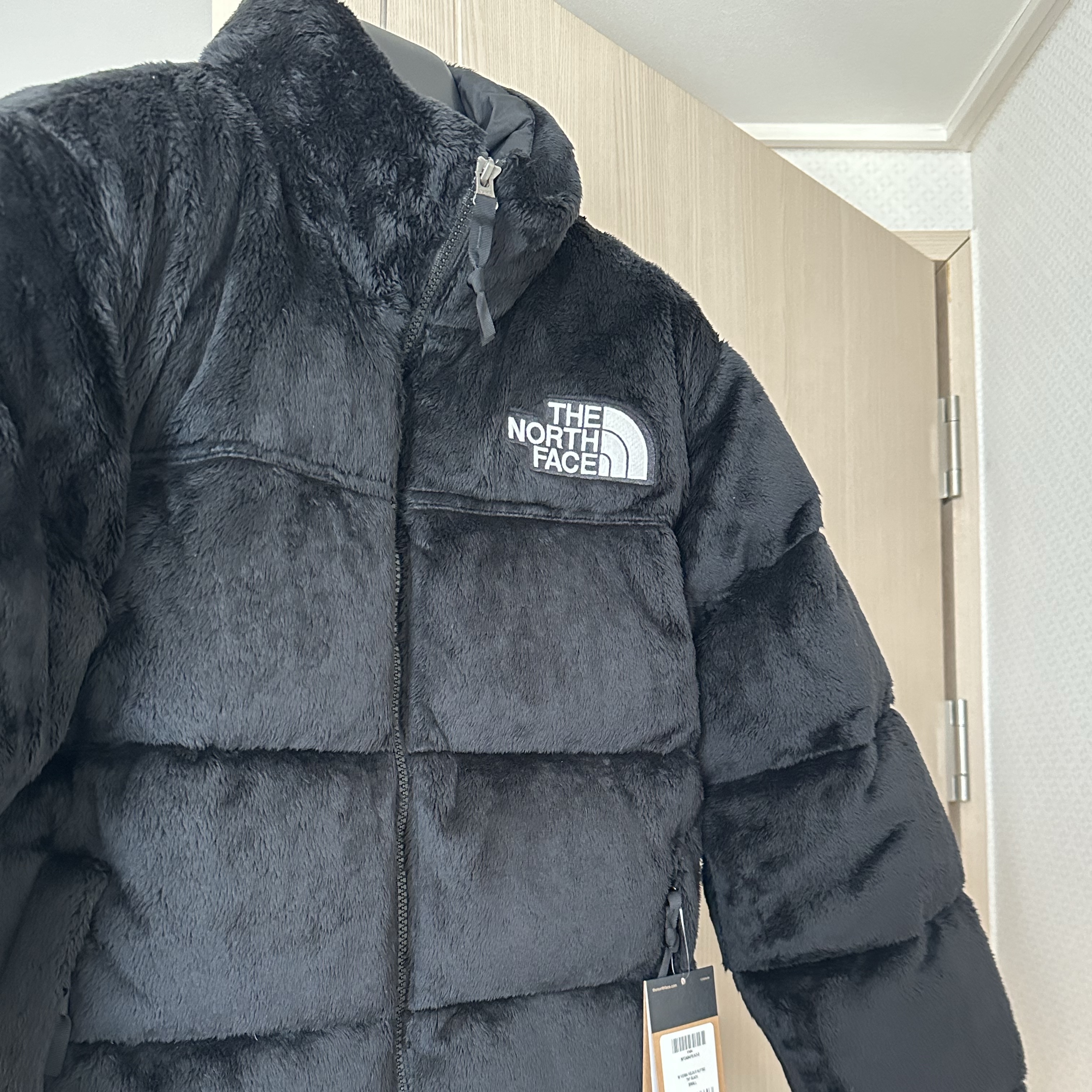 (W) The North Face Versa Velour Nuptse Jacket Black, The North Face Versa Velour Nuptse Jacket Black 착용 스타일