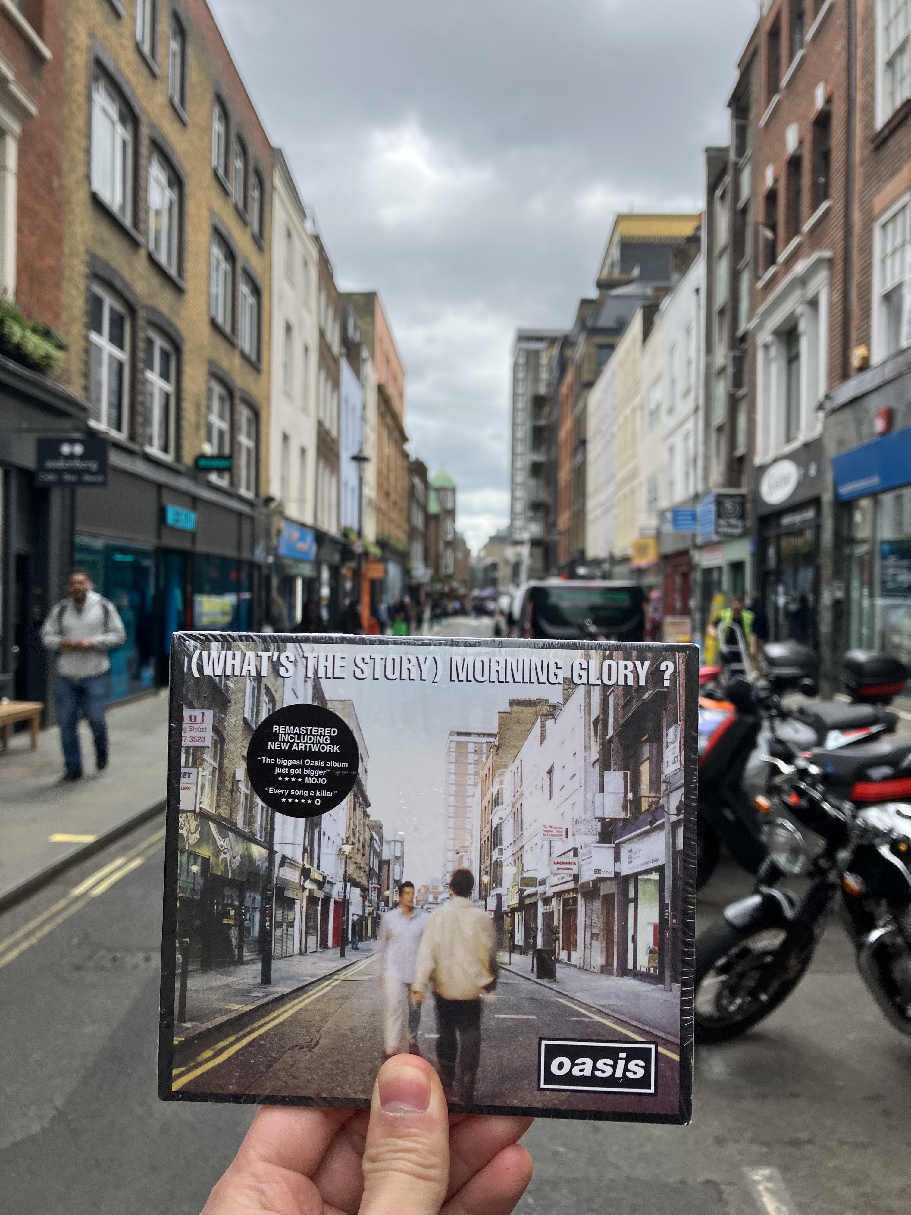 Oasis 2nd Album (Whats The Story) Morning Glory LP Black (2LP) 착용 스타일 - 1