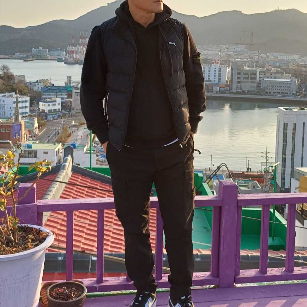 Nike Air Force 1 '07 Black White, Stone Island 64151 Cotton Fleece Garment Dyed Hooded Sweatshirt Black - 23FW 착용 스타일 - 2