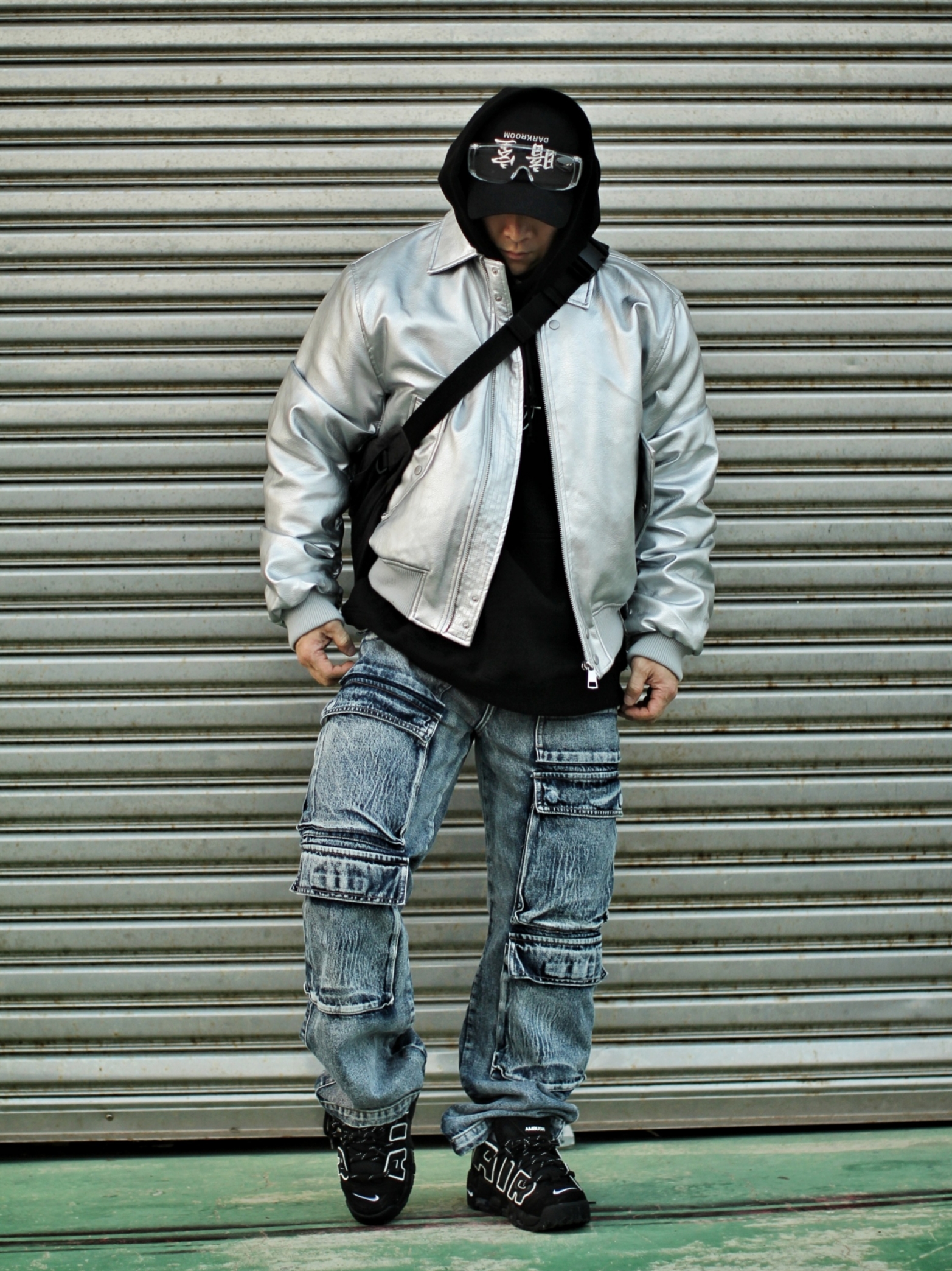Nike x Ambush Air More Uptempo Low Black and White, Darkr8m Studio Upside Down Silver Logo Cap 착용 스타일 - 2