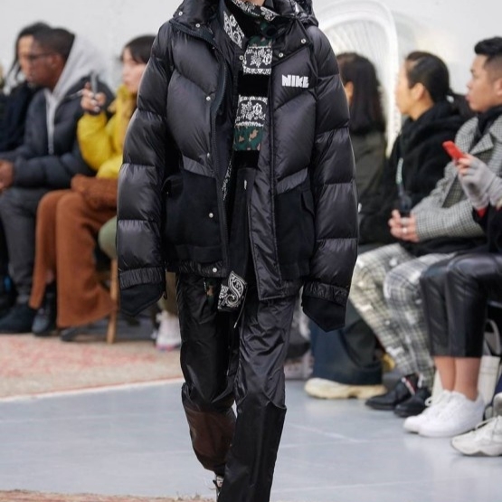 Nike x Sacai NRG Parka Black 착용 스타일 - 3