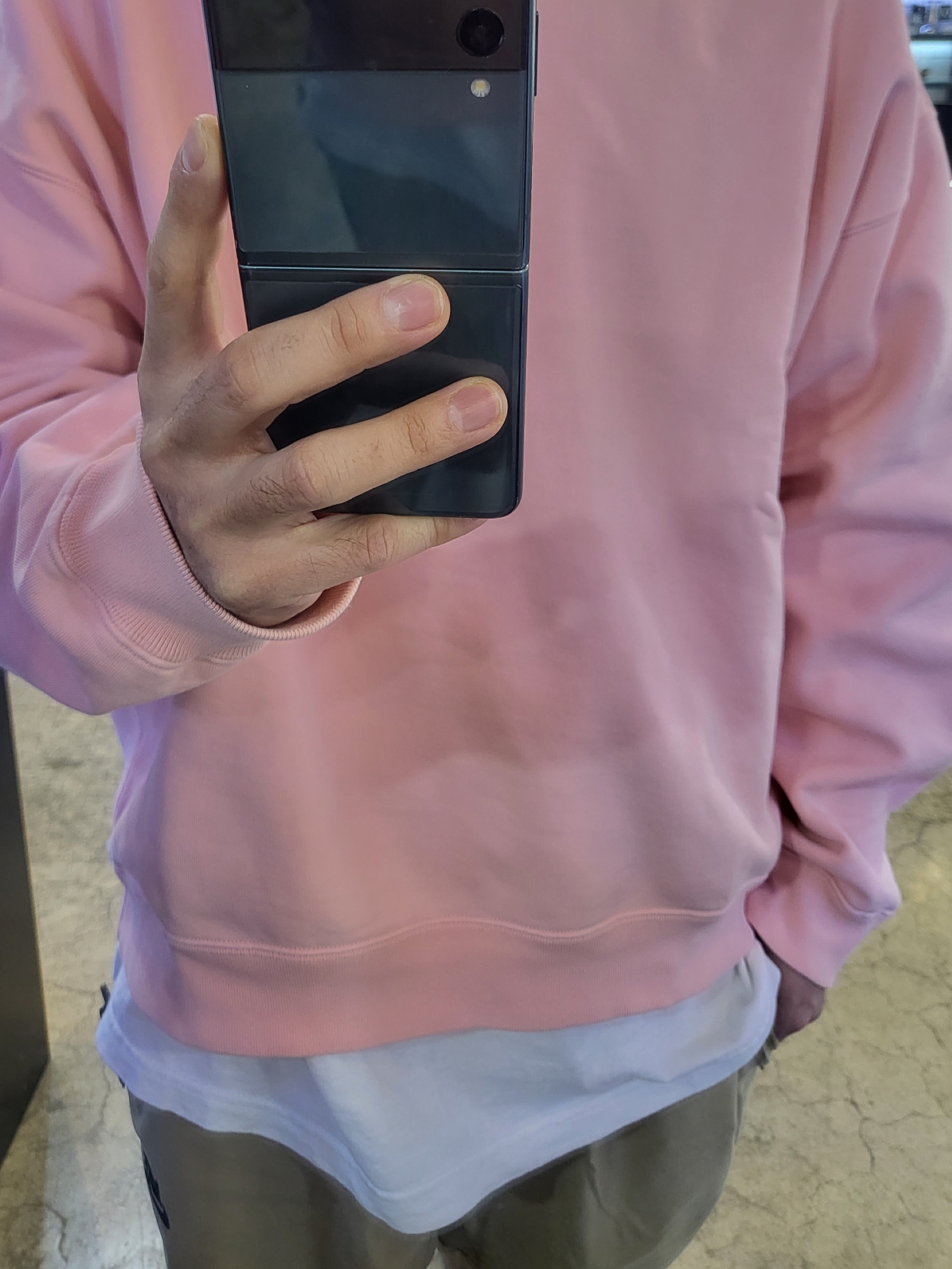 Nike NRG Solo Swoosh Crew Fleece Bleached Coral - US/EU 착용 스타일