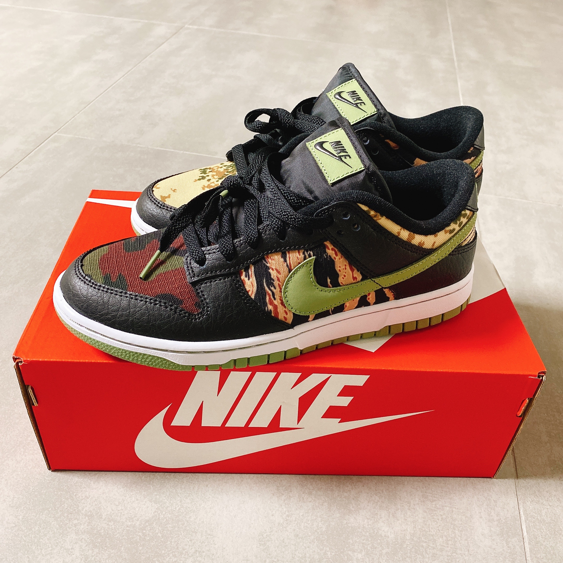 Nike Dunk Low SE Black Multi Camo 착용 스타일 - 1