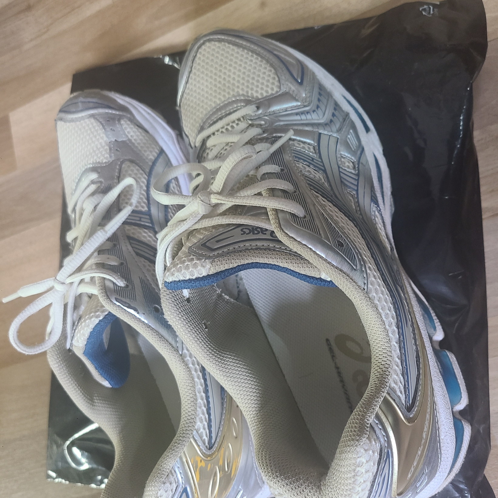 Asics Gel-Kayano 14 Cream Pure Silver 착용 스타일