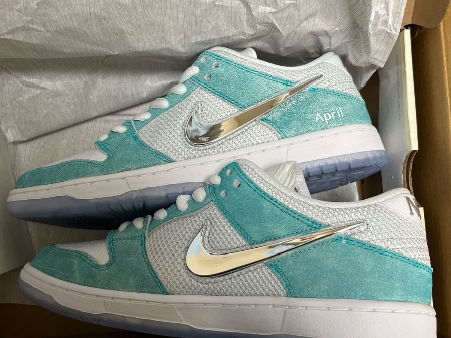 Nike x April Skateboards SB Dunk Low Pro QS Racer Blue Metallic Silver 착용 스타일