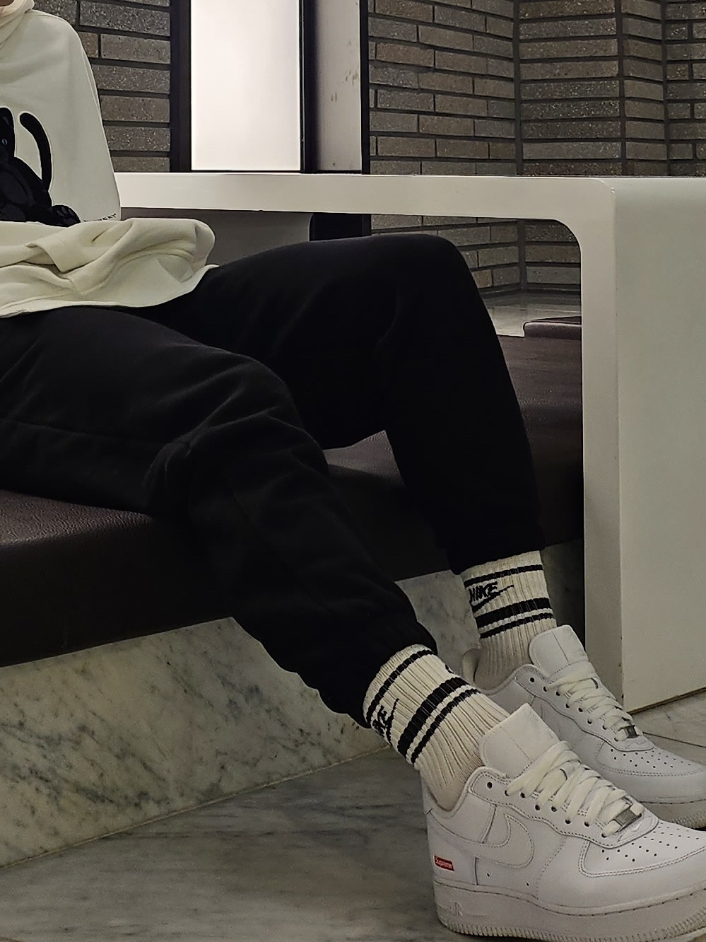 Nike x Supreme Air Force 1 Low White 착용 스타일 - 1