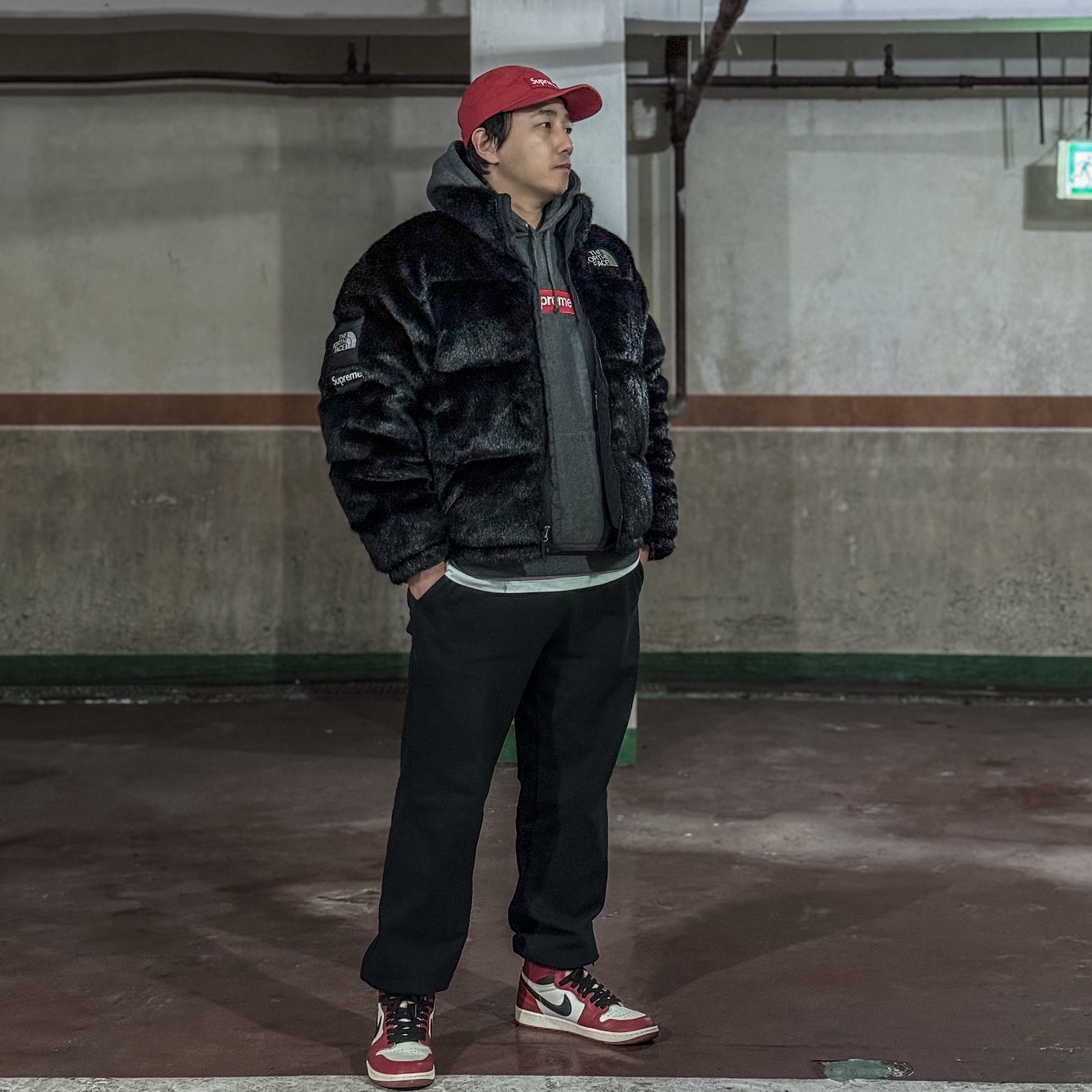 Supreme Box Logo Hooded Sweatshirt Charcoal - 21FW, Supreme x The North Face Faux Fur Nuptse Jacket Black - 20FW 착용 스타일
