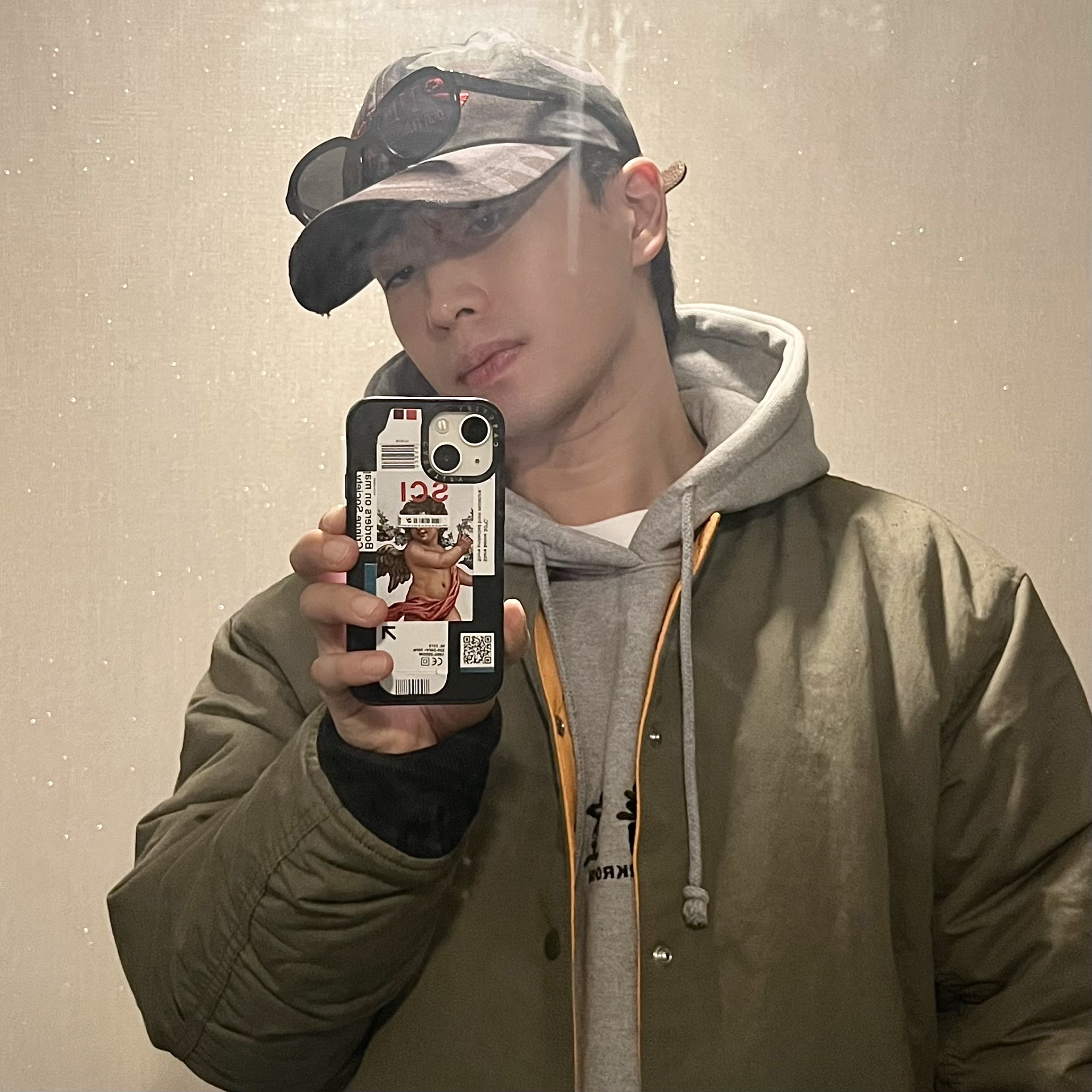 나이키 x 스투시 리버시블 자켓 미디움 올리브 (FJ9153-222), 다크룸 스튜디오 베이직 로고 헤비웨이트 후드 그레이 착용 스타일 - 2