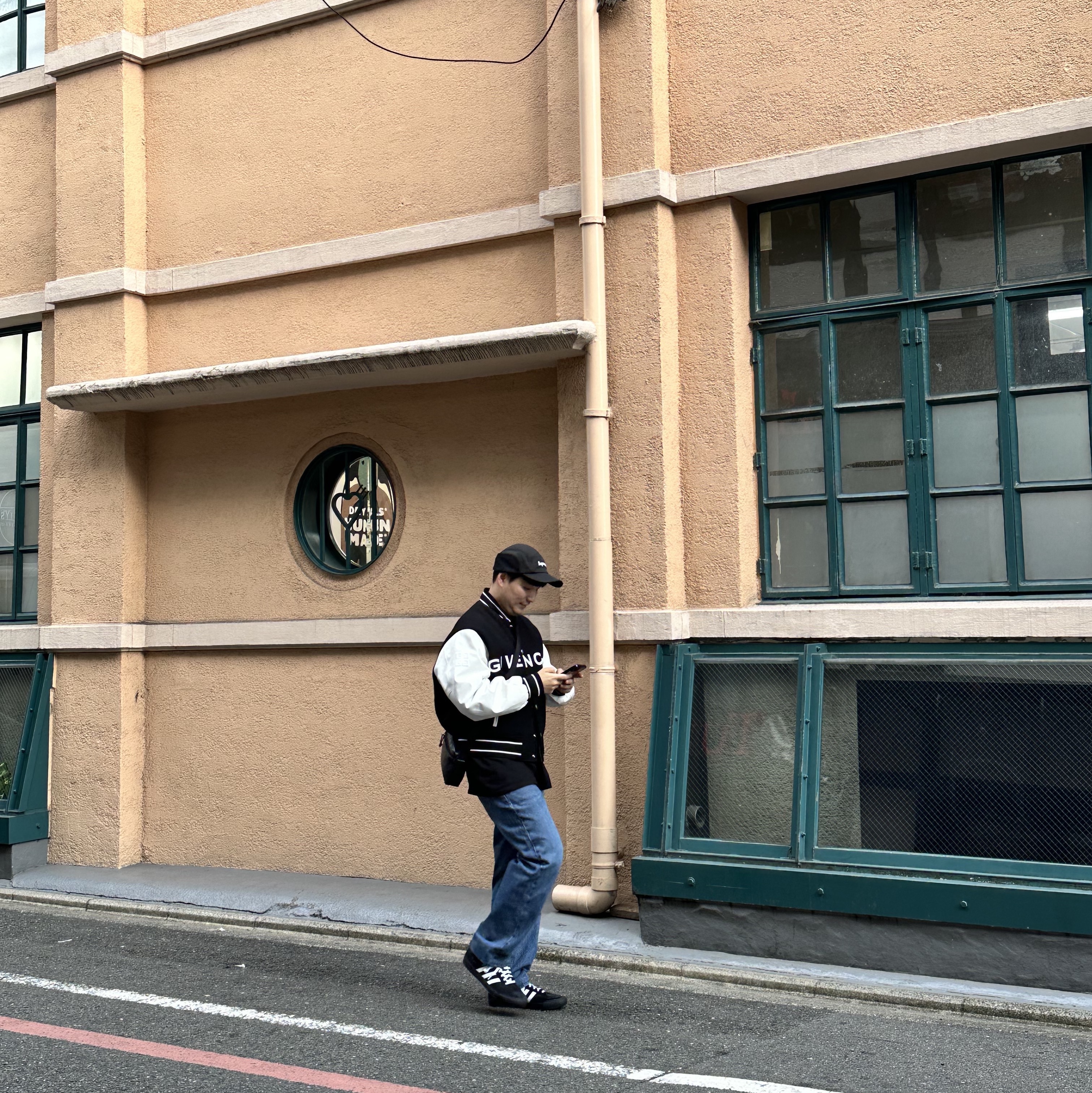 Maison Mihara Yasuhiro Blakey OG Sole Canvas Low-top Sneakers Black Black, Carhartt WIP Organic Cotton Dearborn Canvas OG Detroit Jacket Deep Hamilton Brown Aged Canvas - Winter 착용 스타일 - 3