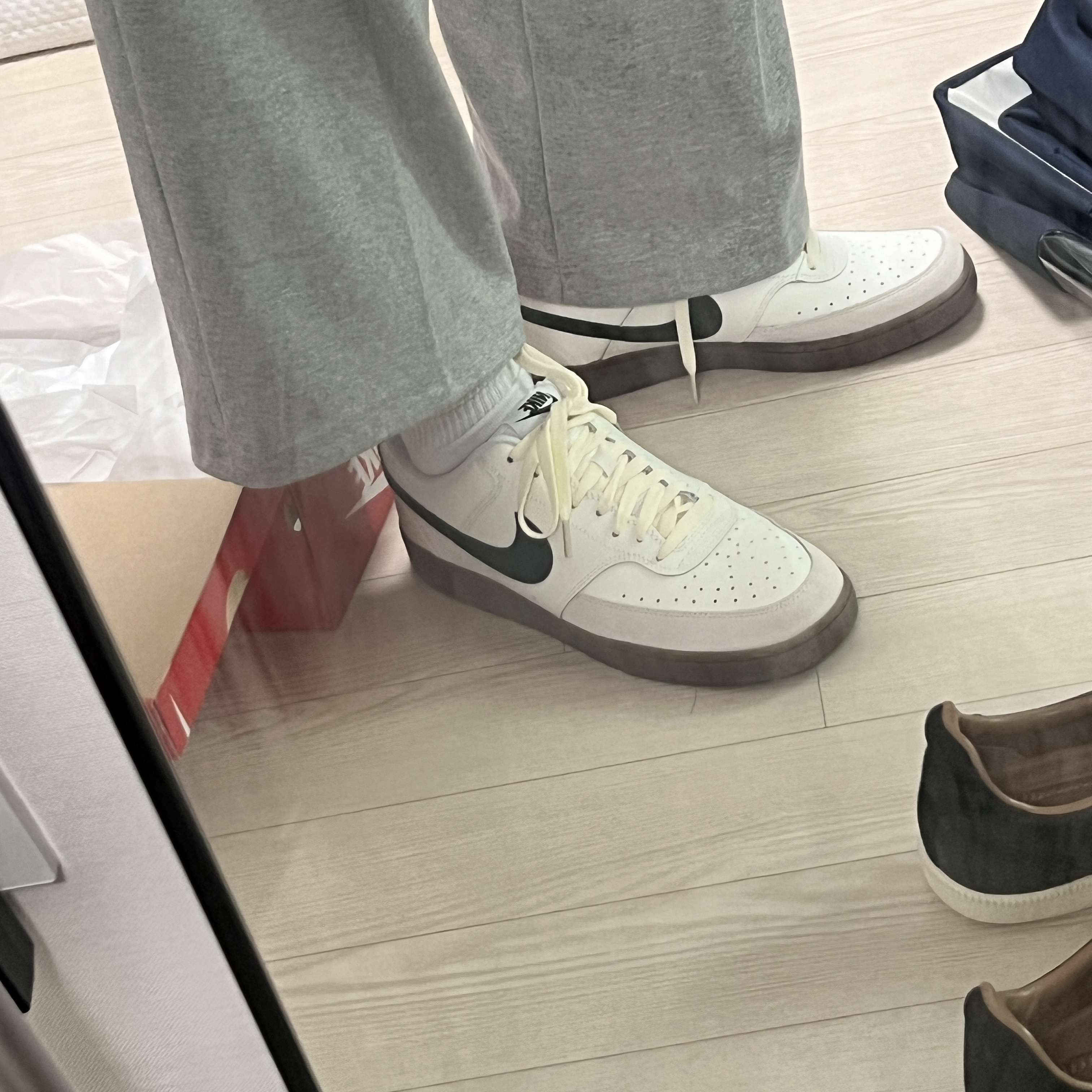 Nike Court Vision Low Sail Light Orewood Brown 착용 스타일