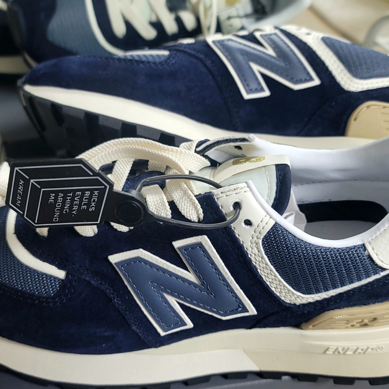New Balance 574 Legacy Navy 착용 스타일 - 4