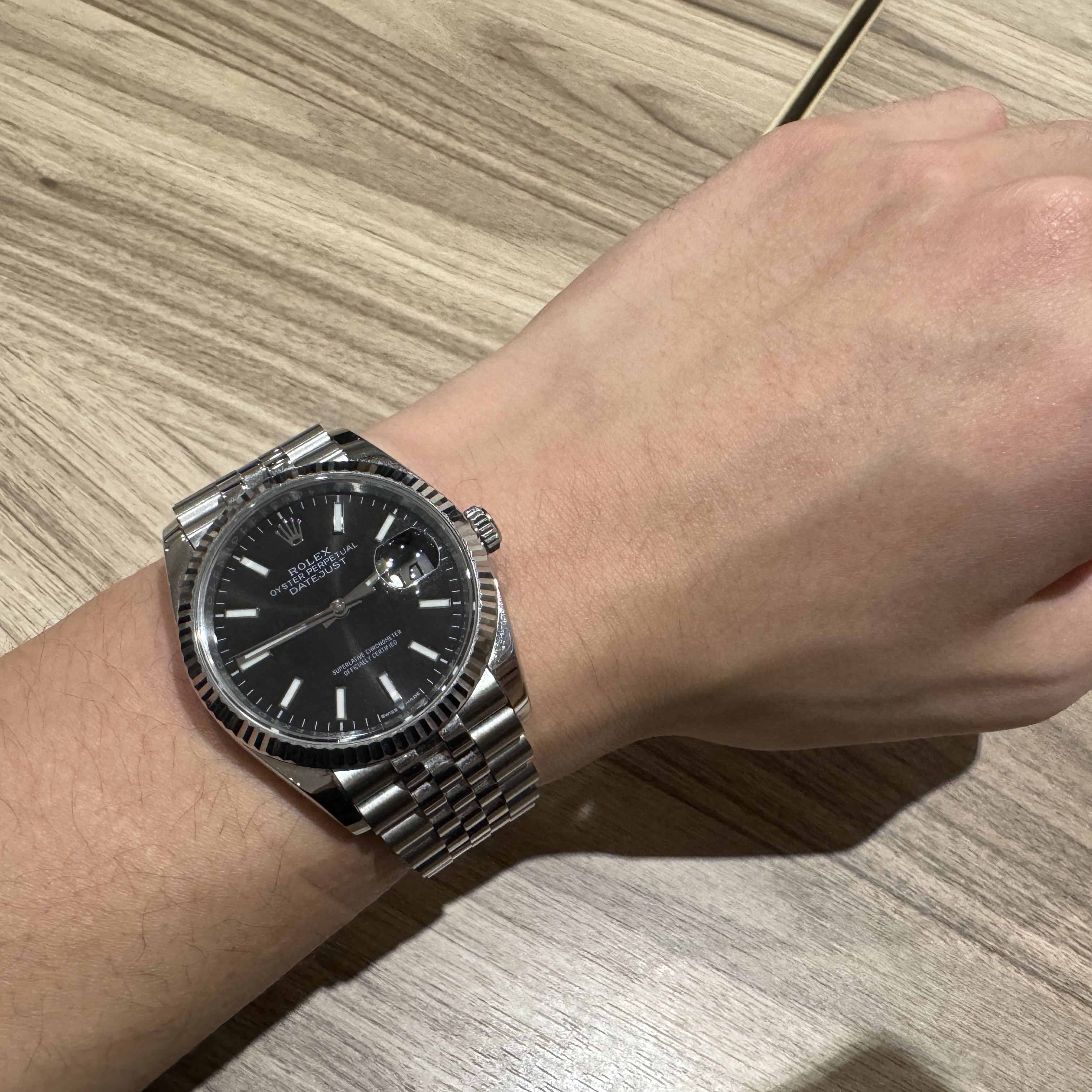 Rolex Datejust 36mm 126234 Bright Black Jubilee 착용 스타일