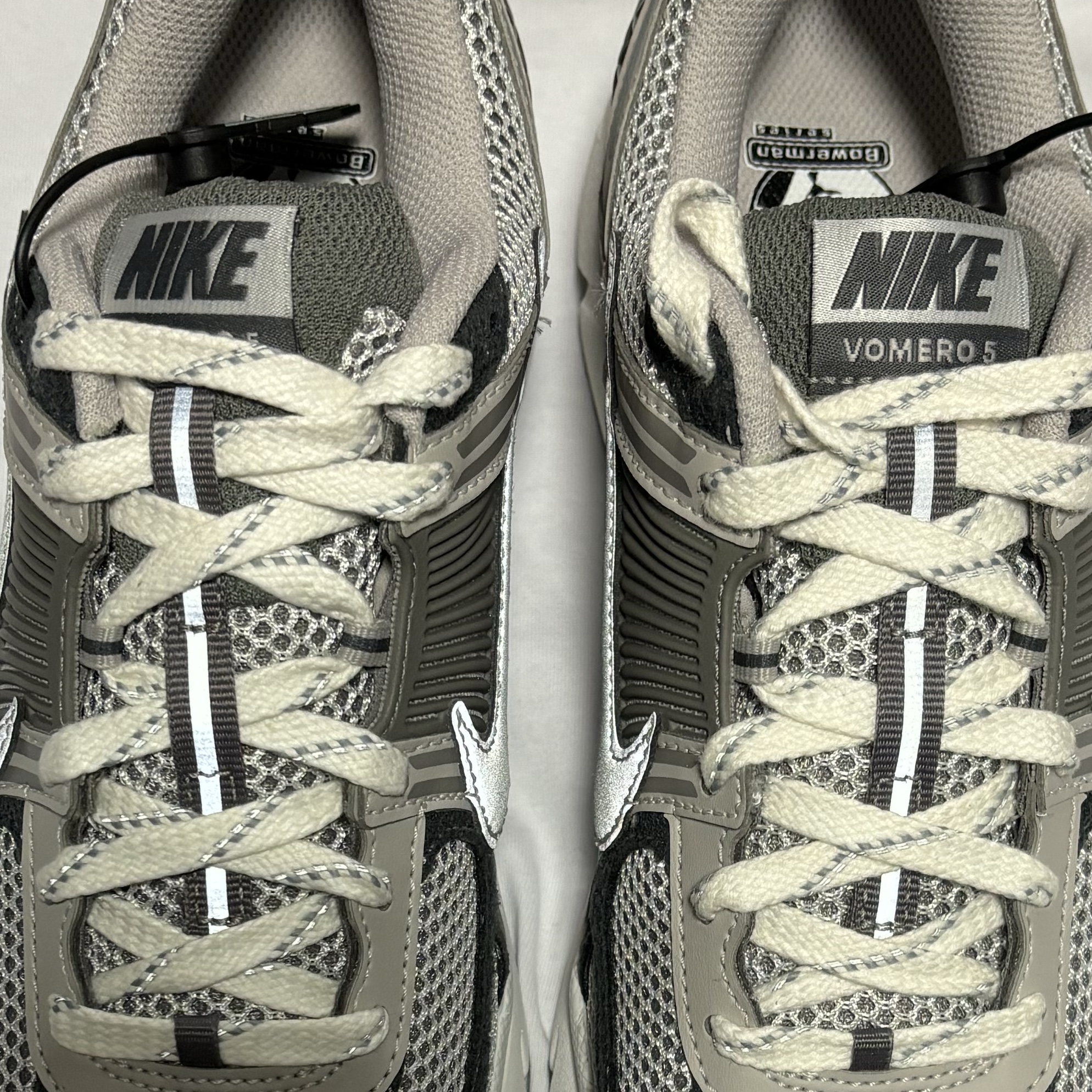Nike Zoom Vomero 5 PRM Light Iron Ore and Flat Fewter 착용 스타일