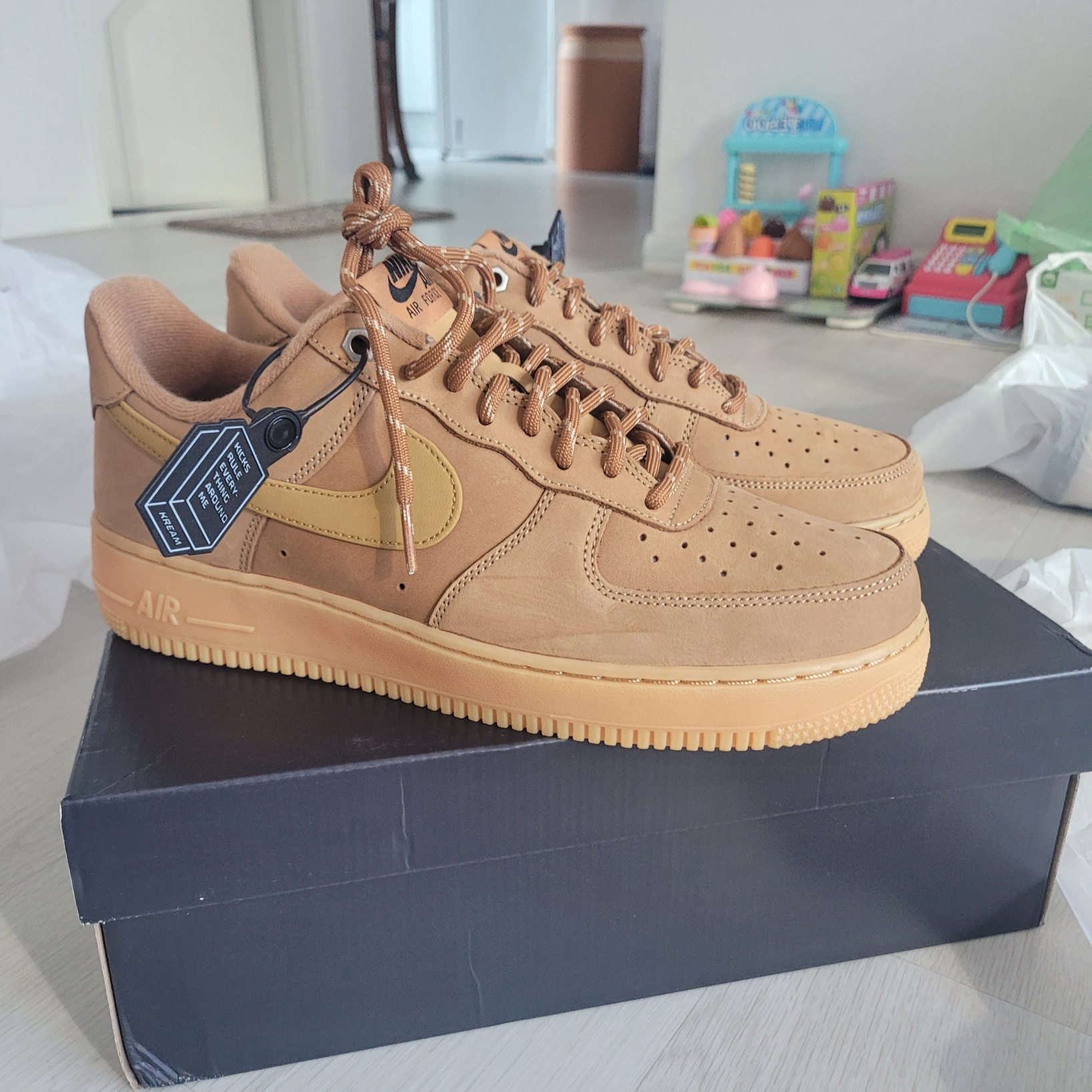Nike Air Force 1 '07 WB Flax 착용 스타일 - 1
