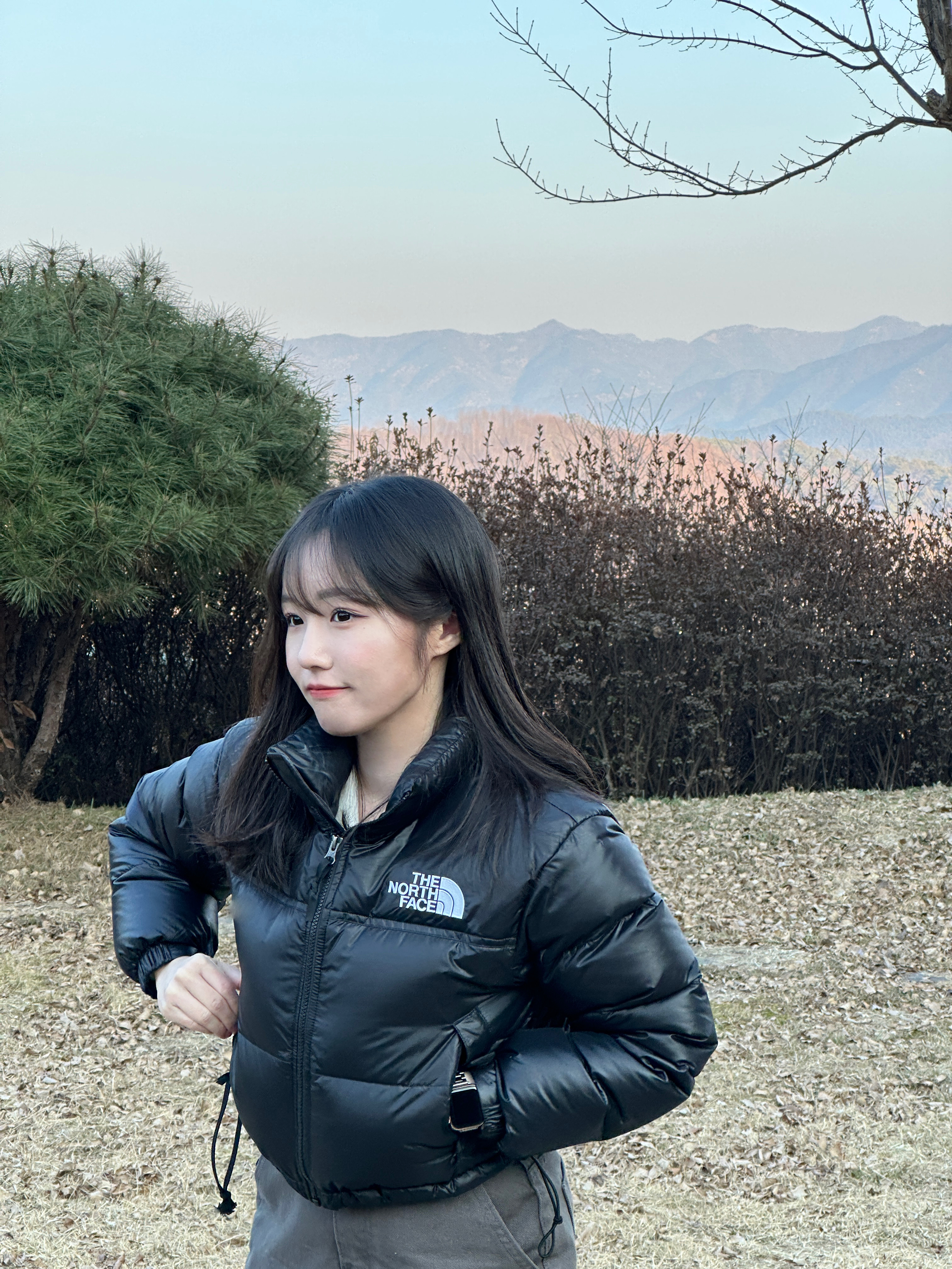 (W) The North Face Nuptse Short Jacket Black, Nike Air Force 1 '07 WB Flax 착용 스타일 - 2