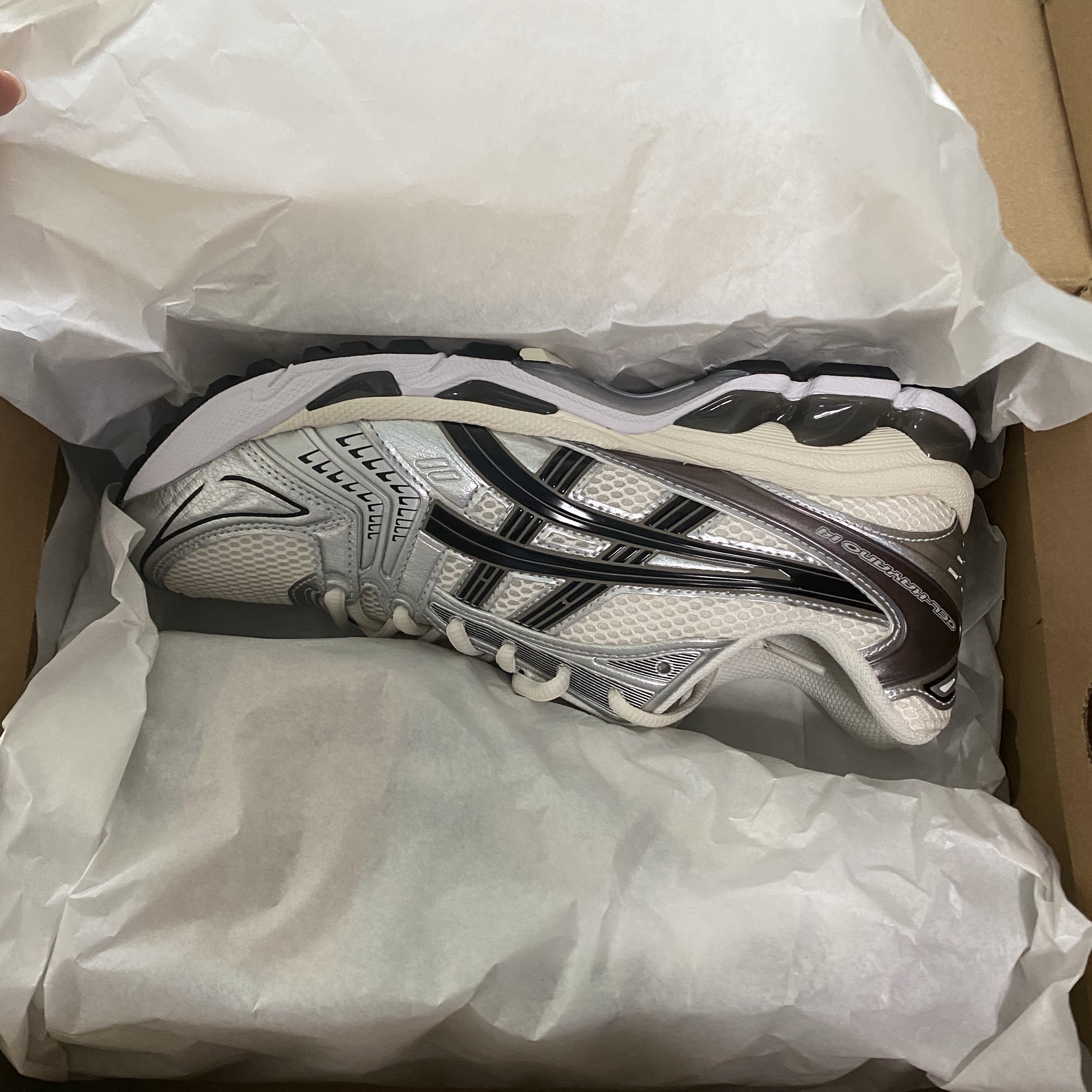 Asics Gel-Kayano 14 Cream Black 착용 스타일