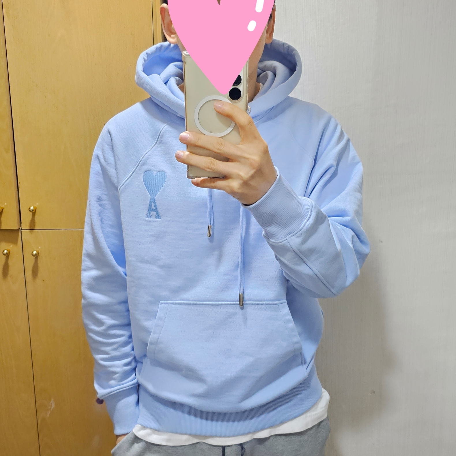 AMI de Coeur Tone-On-Tone Hoodie Sky Blue - 22SS 착용 스타일