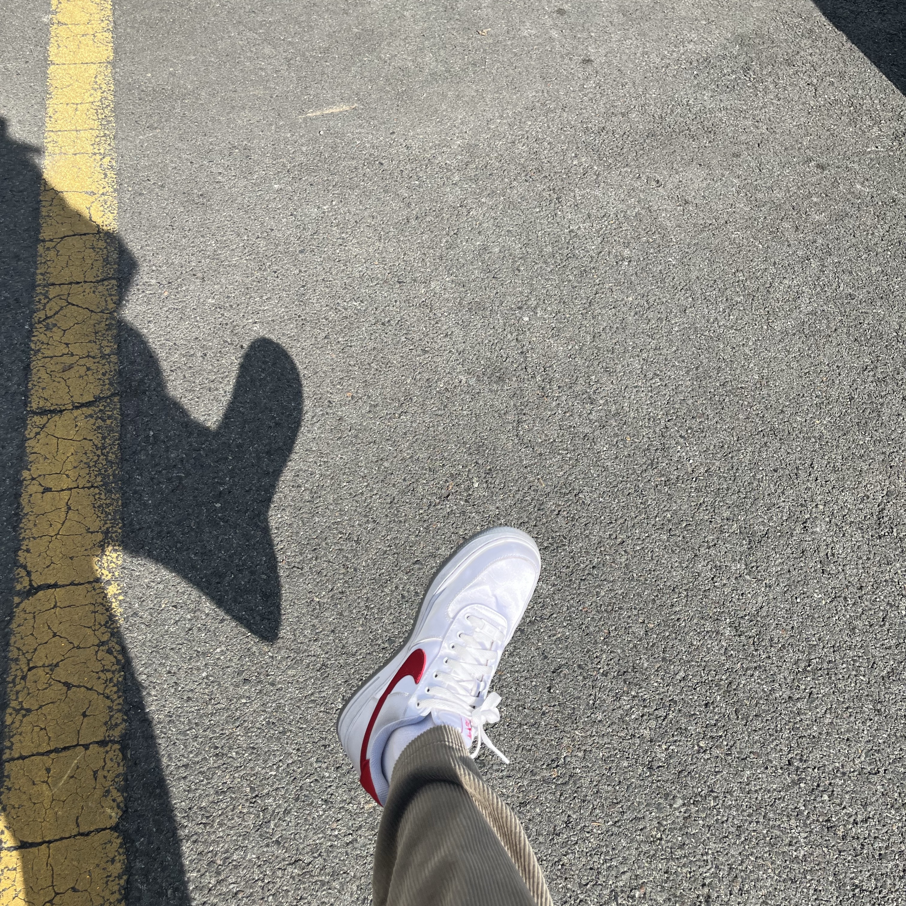 (W) Nike Air Force 1 '07 Essential White Varsity Red 착용 스타일