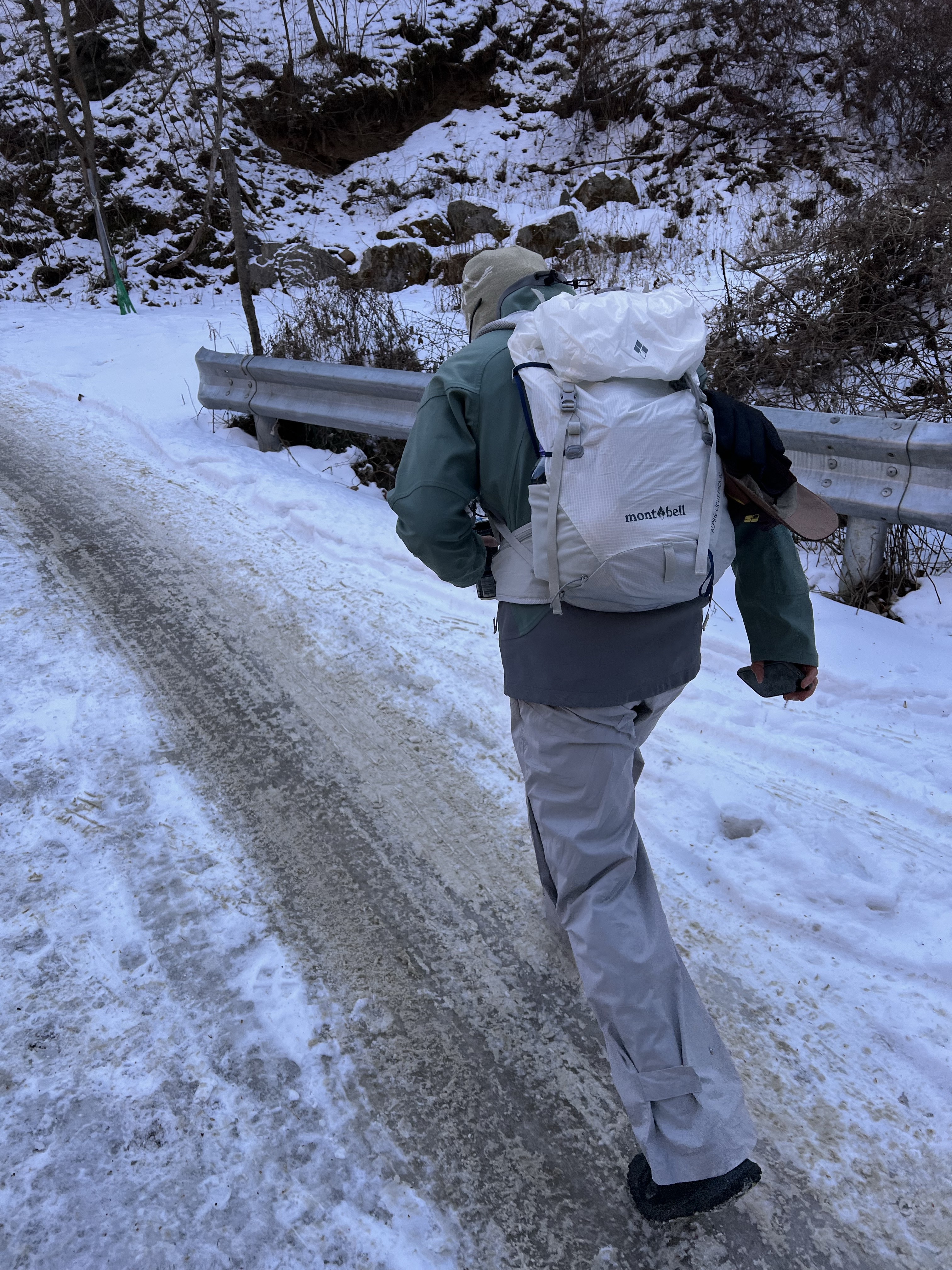 Nike ACG Mountain Fly Low Gore-Tex SE Dark Smoke Grey, Arc'teryx Bird Head Toque Habitat 착용 스타일 - 1