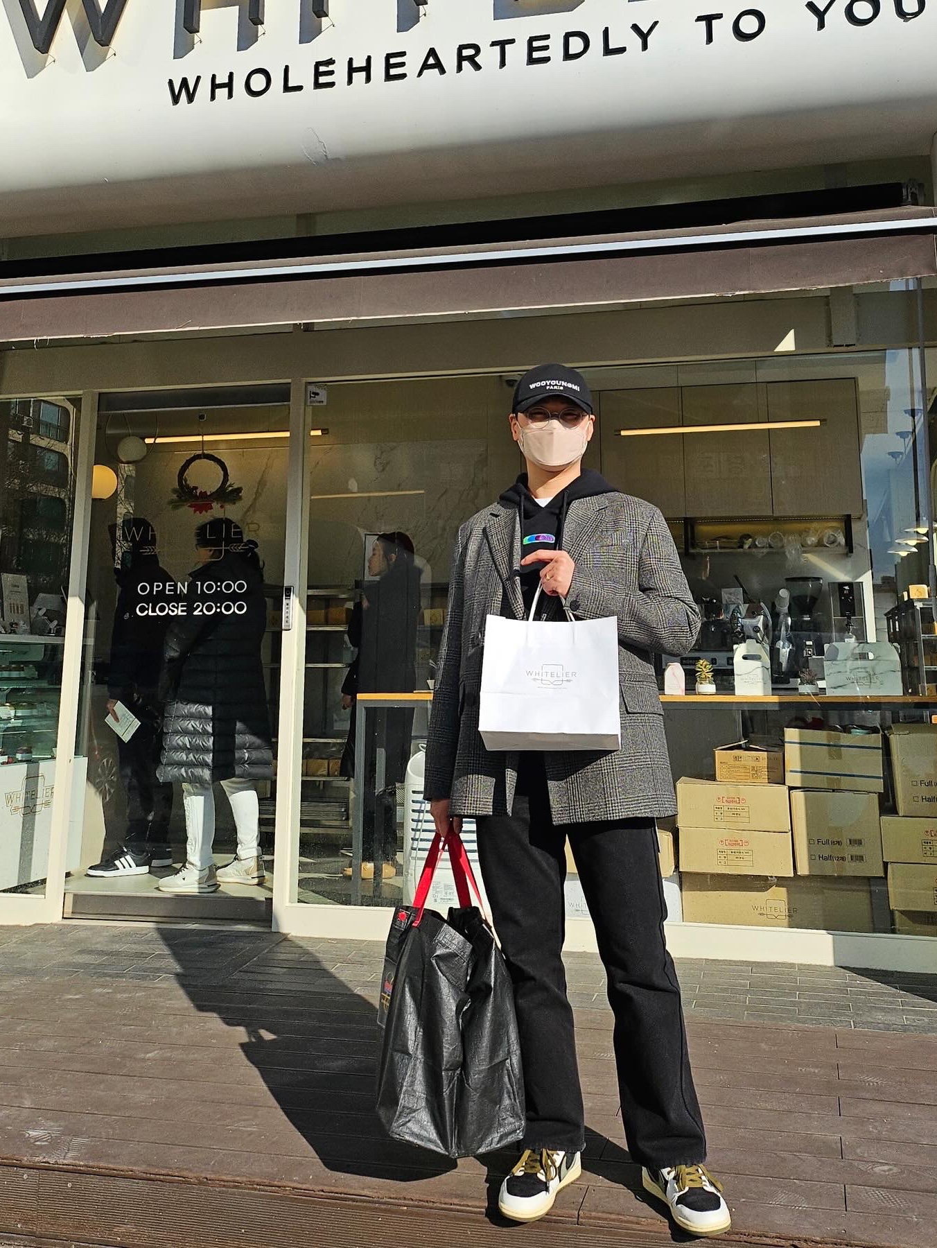 Wooyoungmi Embroidered Ball Cap Black, Off-White Weed Arrow Oversized Hoodie Black 착용 스타일 - 1