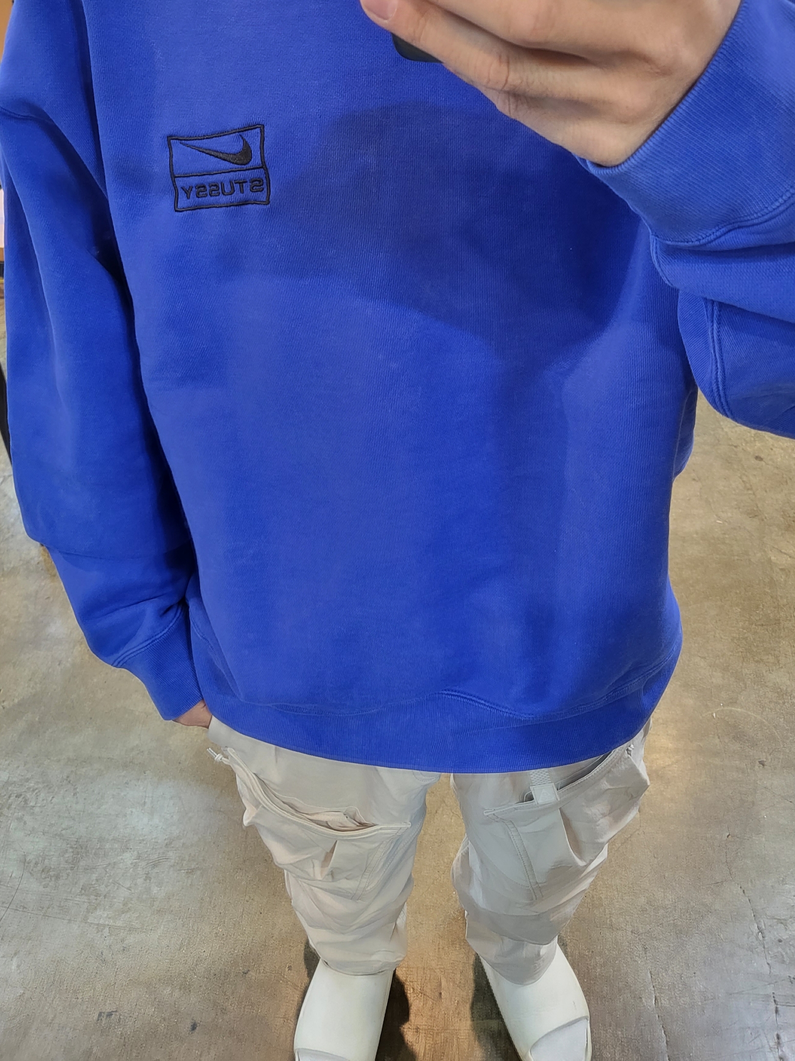 Nike x Stussy NRG Acid Washed Crewneck Game Royal (DR4024-480), Nike ACG Smith Summit Cargo Pants Light Orewood Brown - Asia 착용 스타일