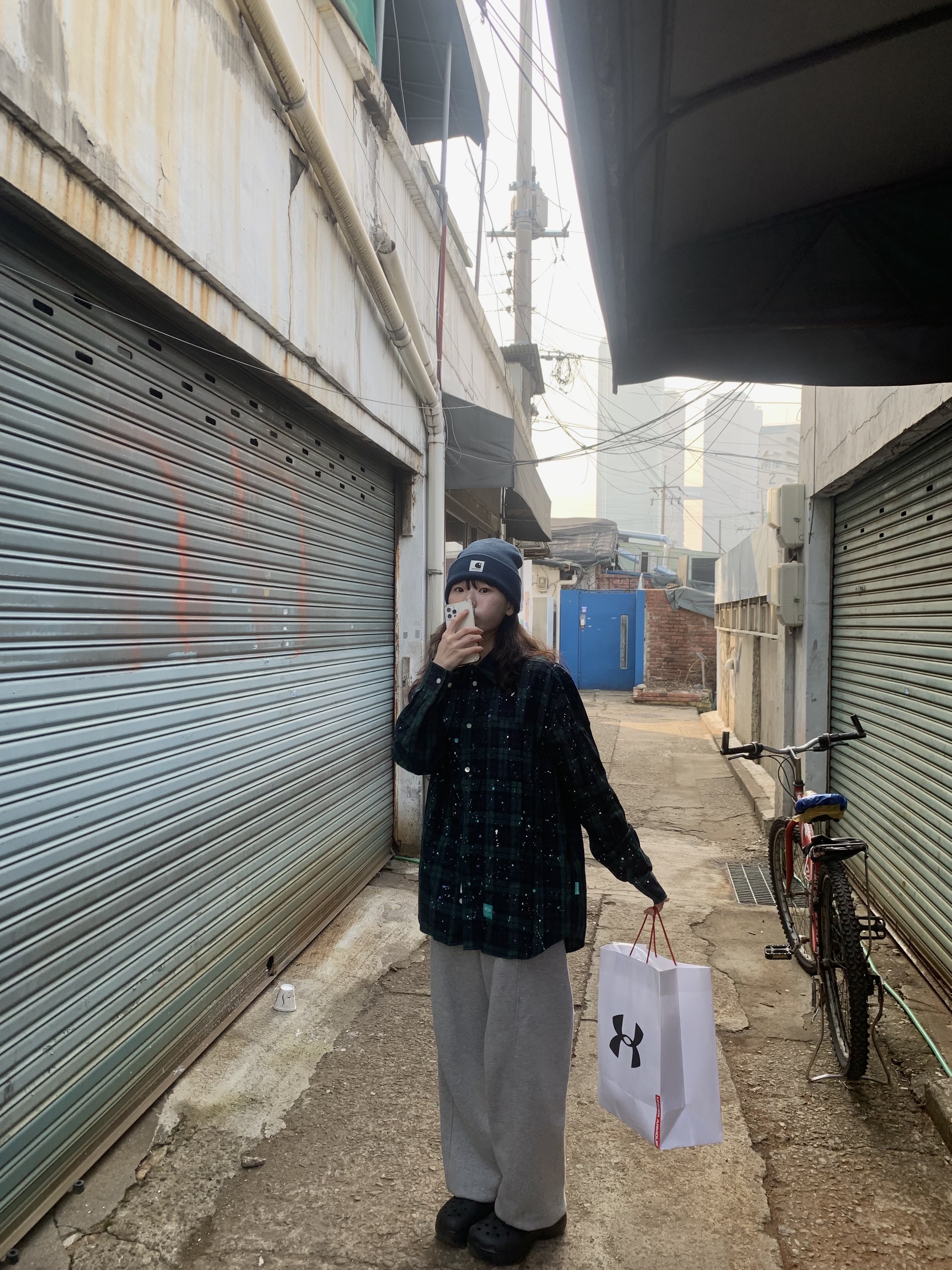 Carhartt WIP Ashley Beanie Black, (W) Crocs Classic Platform Clog Black 착용 스타일 - 2