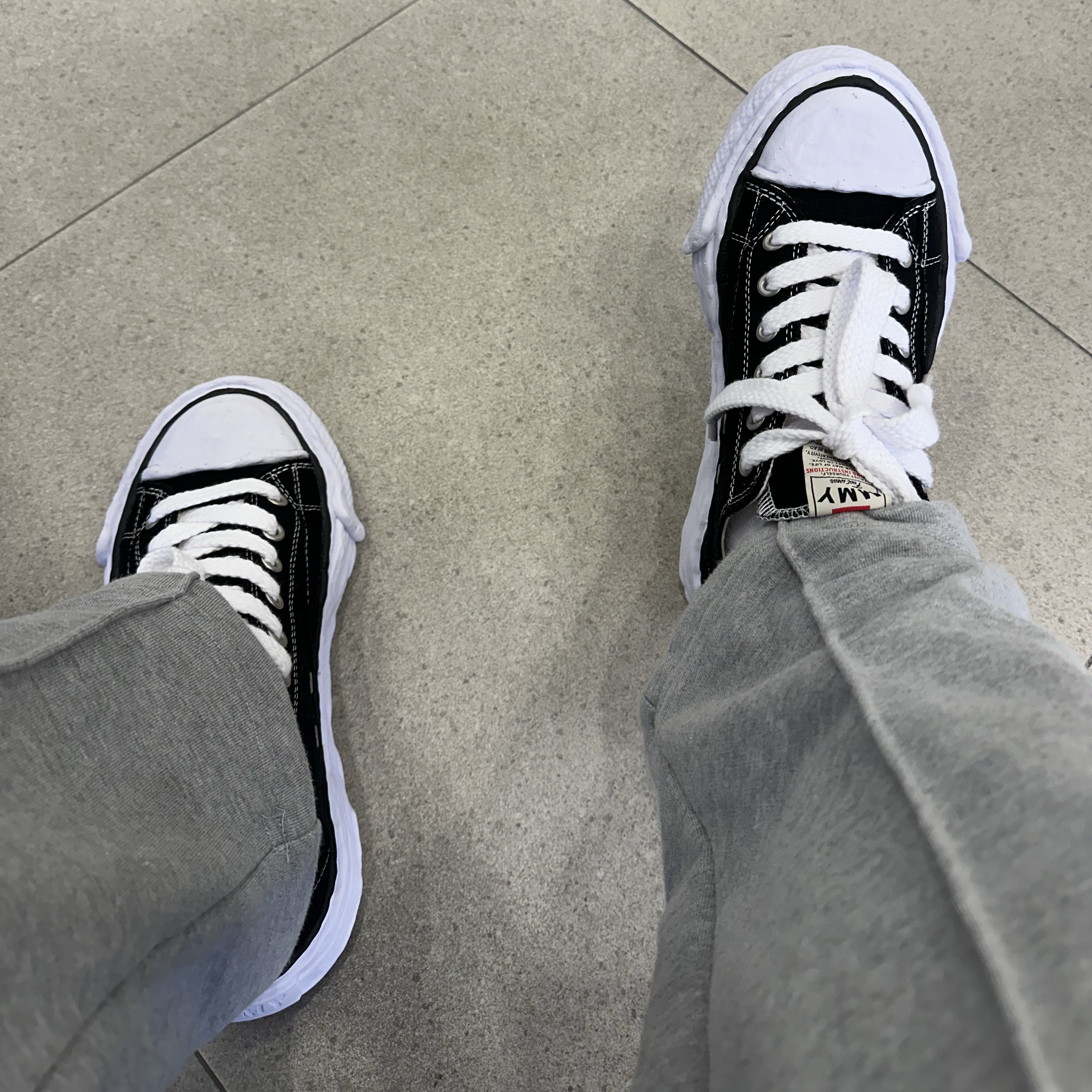 Maison Mihara Yasuhiro Peterson23 OG Sole Canvas Low-top Sneakers Black 착용 스타일 - 3