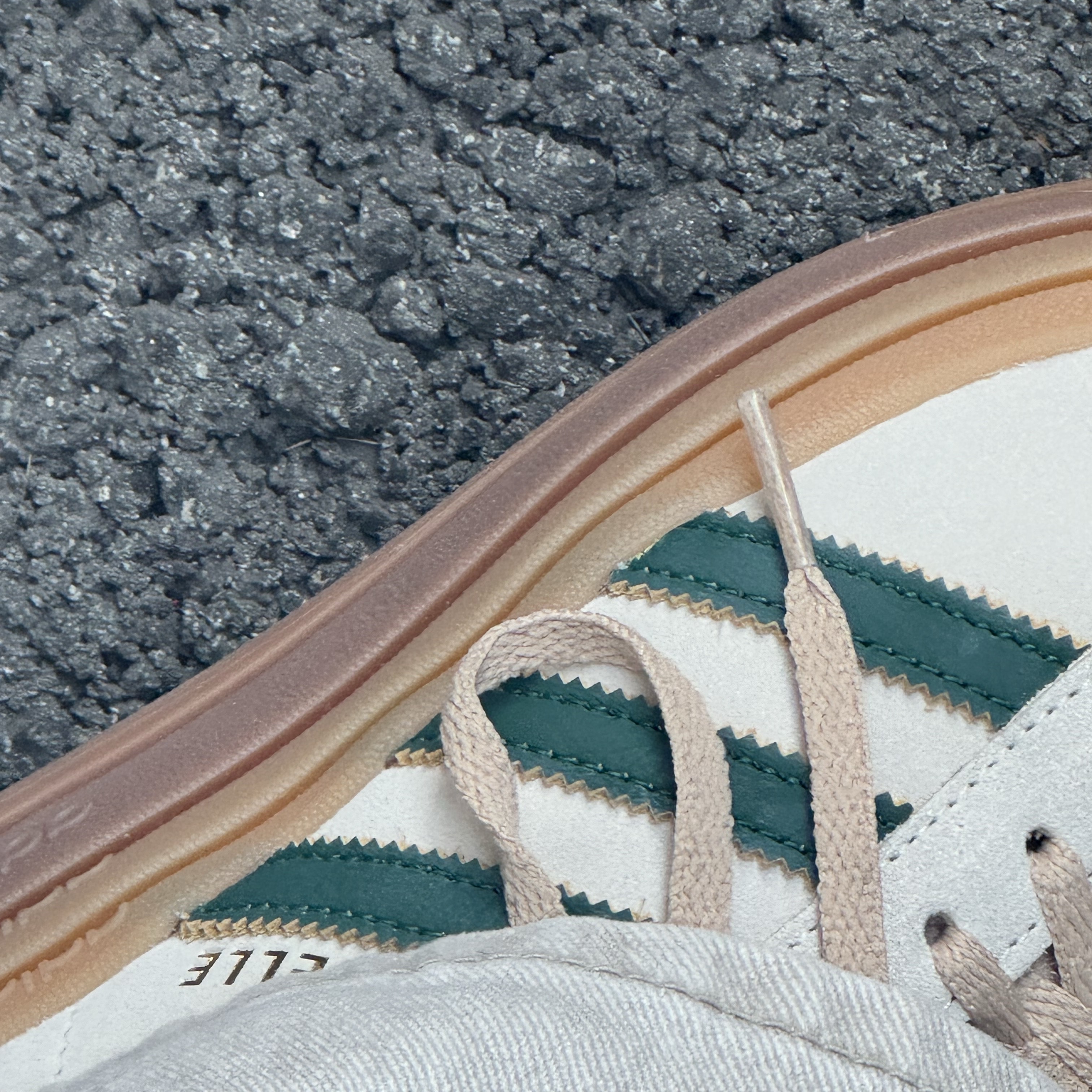 (W) Adidas Gazelle Bold Cream White Collegiate Green 착용 스타일 - 2