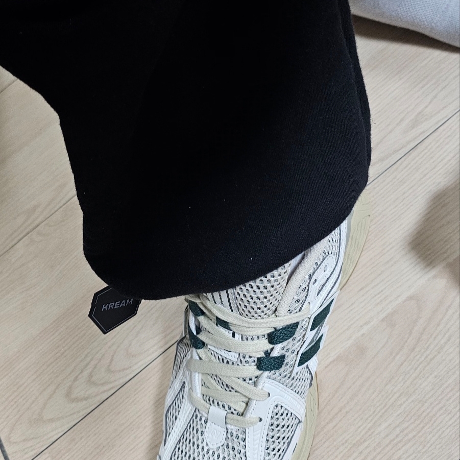 New Balance 1906R Silver Green 착용 스타일