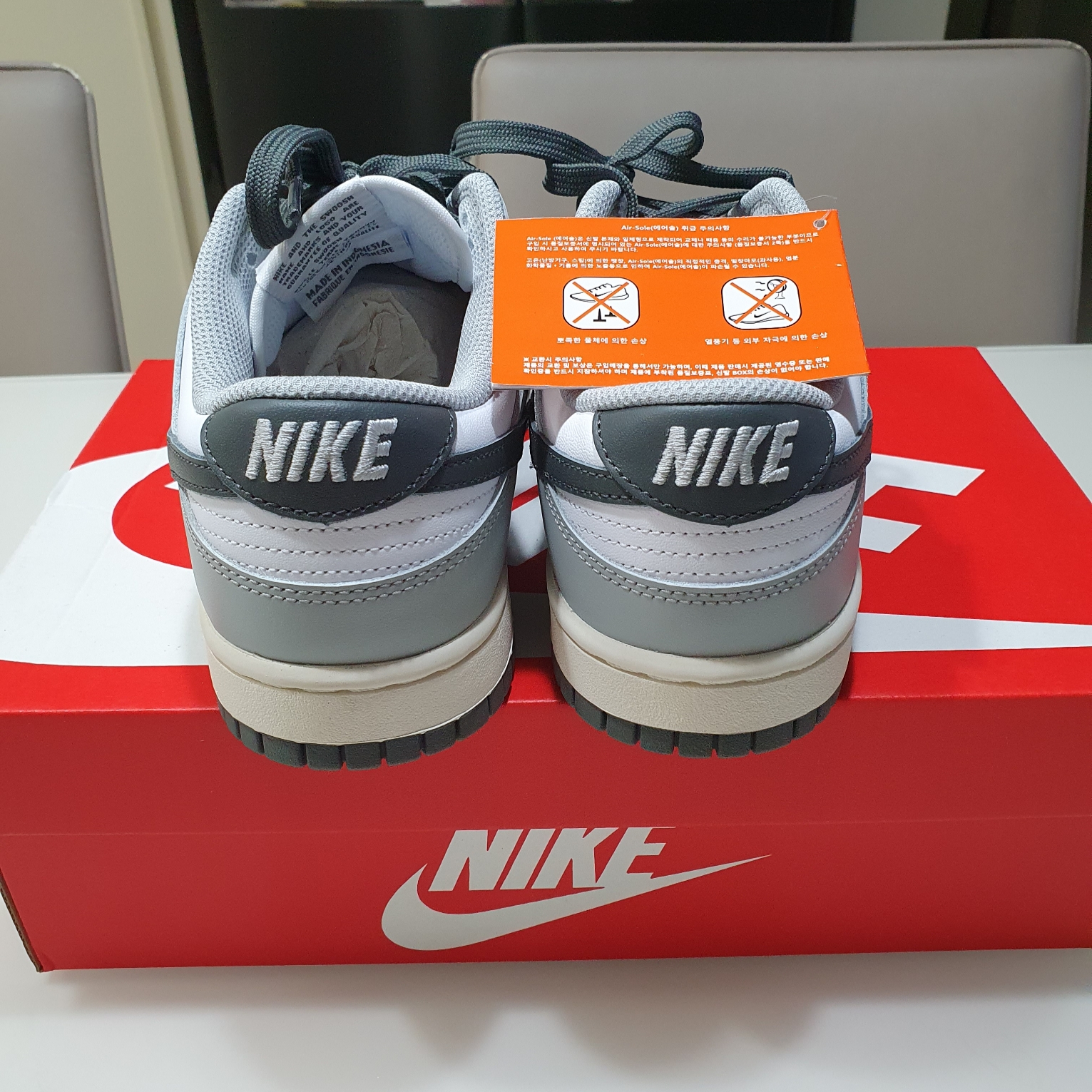 (W) Nike Dunk Low Light Smoke Grey 착용 스타일 - 3