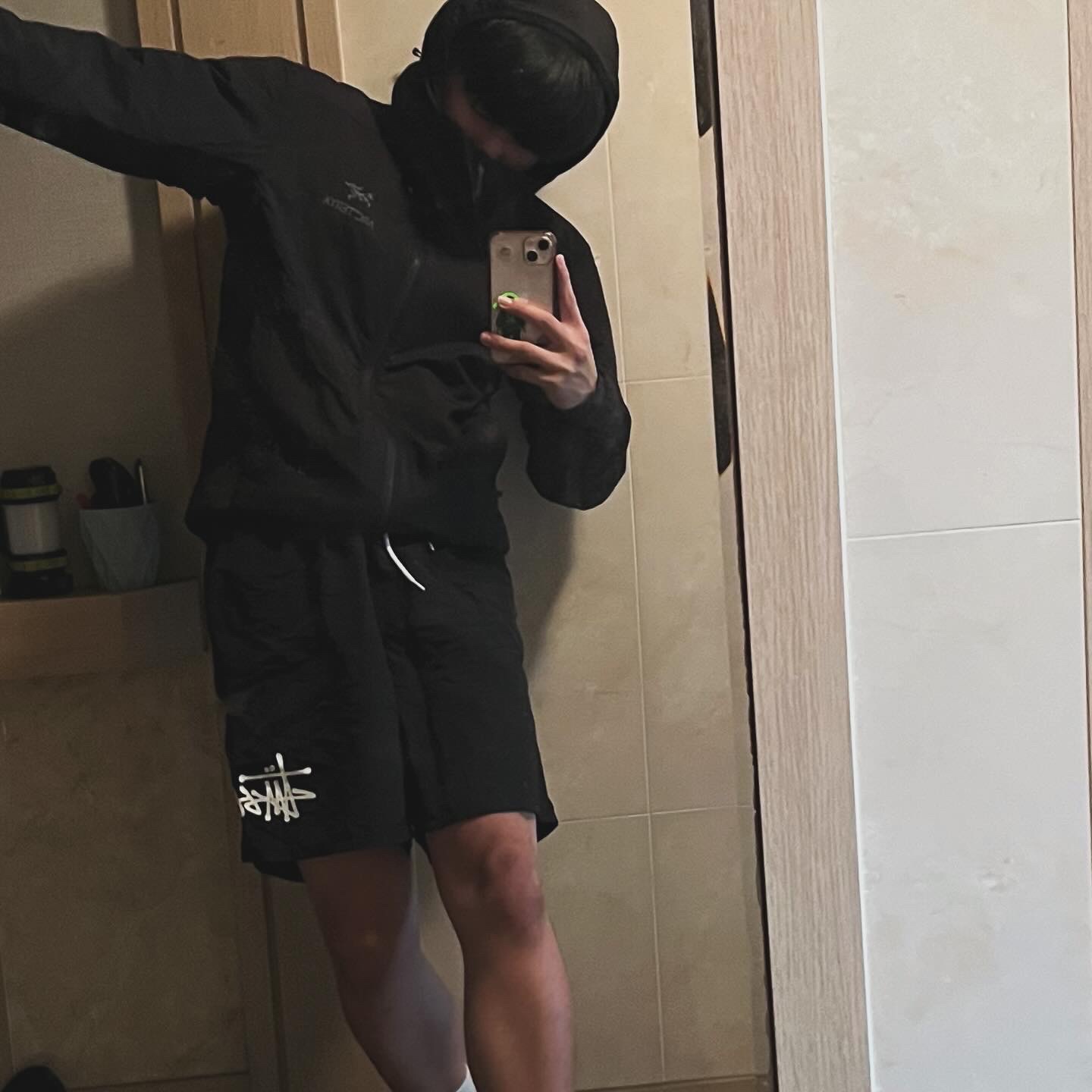 Stussy Big Basic Water Shorts Black, Arc'teryx Atom LT Hoody Black 착용 스타일