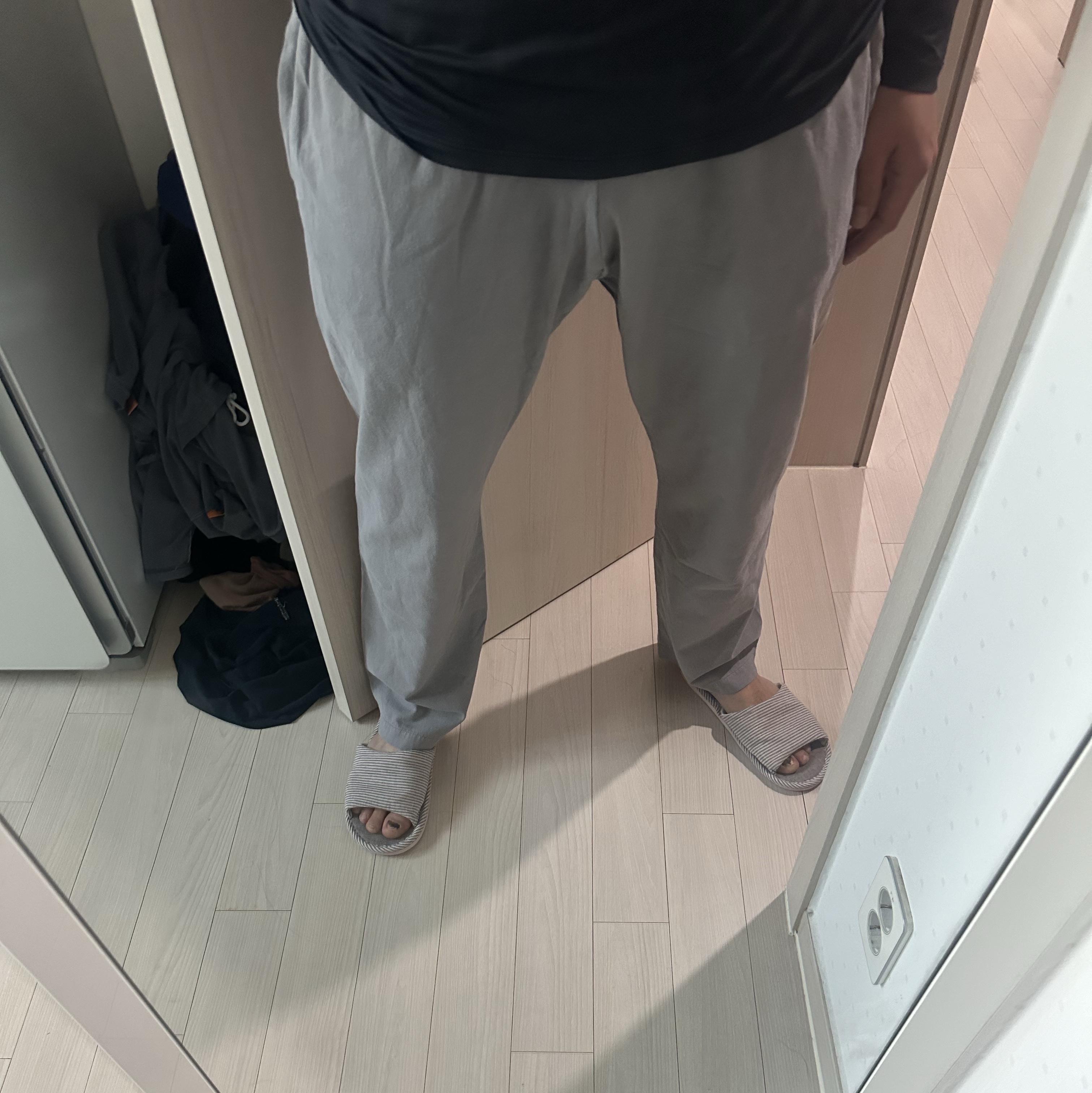 Yeezy Gap Engineered By Balenciaga Fitted Sweatpants Grey 착용 스타일