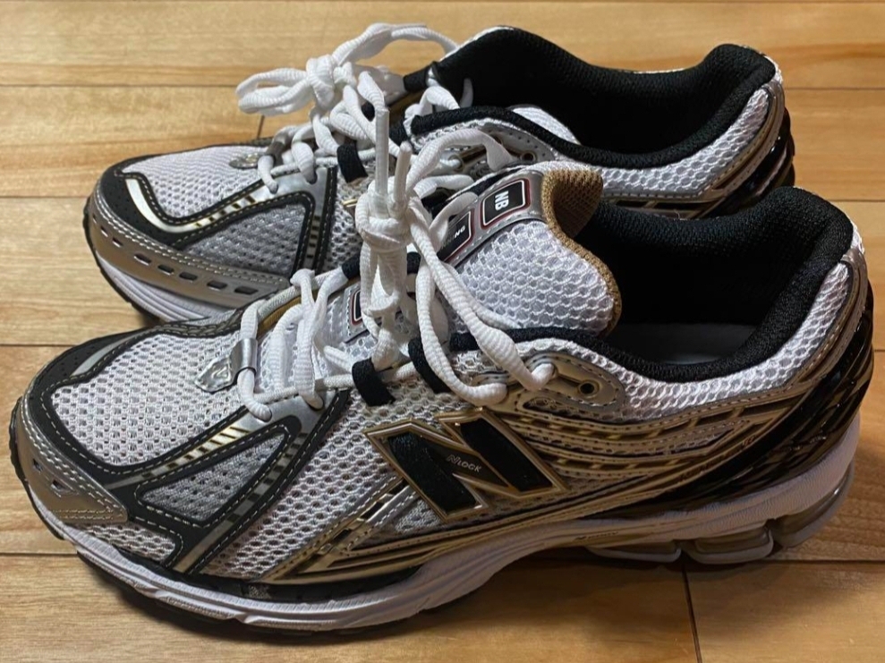 New Balance 1906R White Gold 착용 스타일