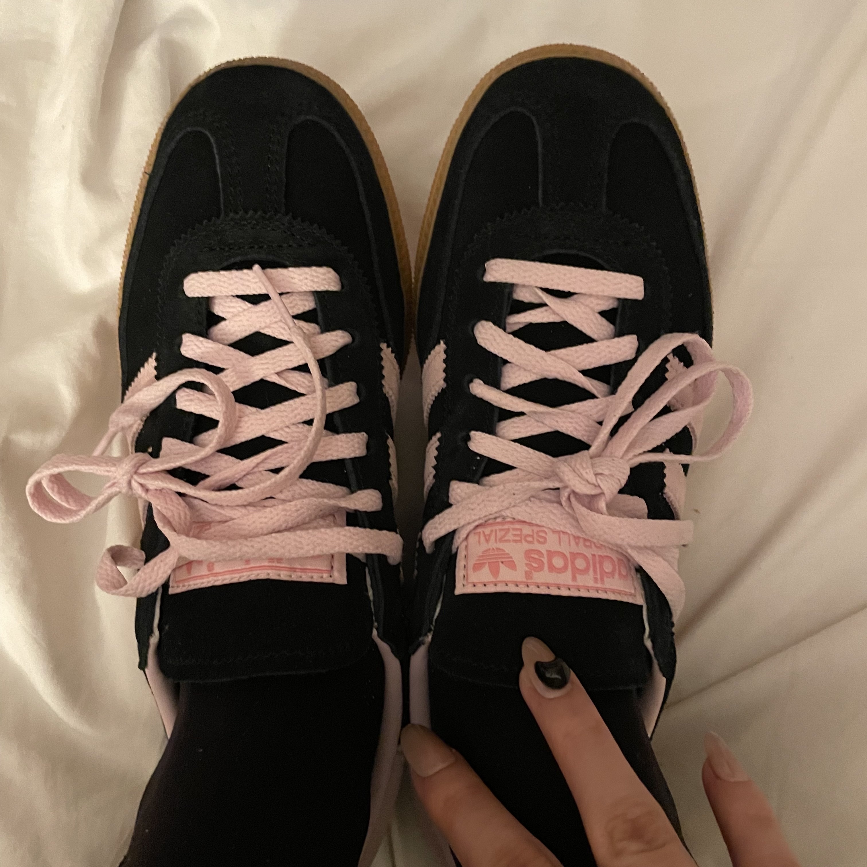 (W) Adidas Spezial Handball Core Black Clear Pink 착용 스타일