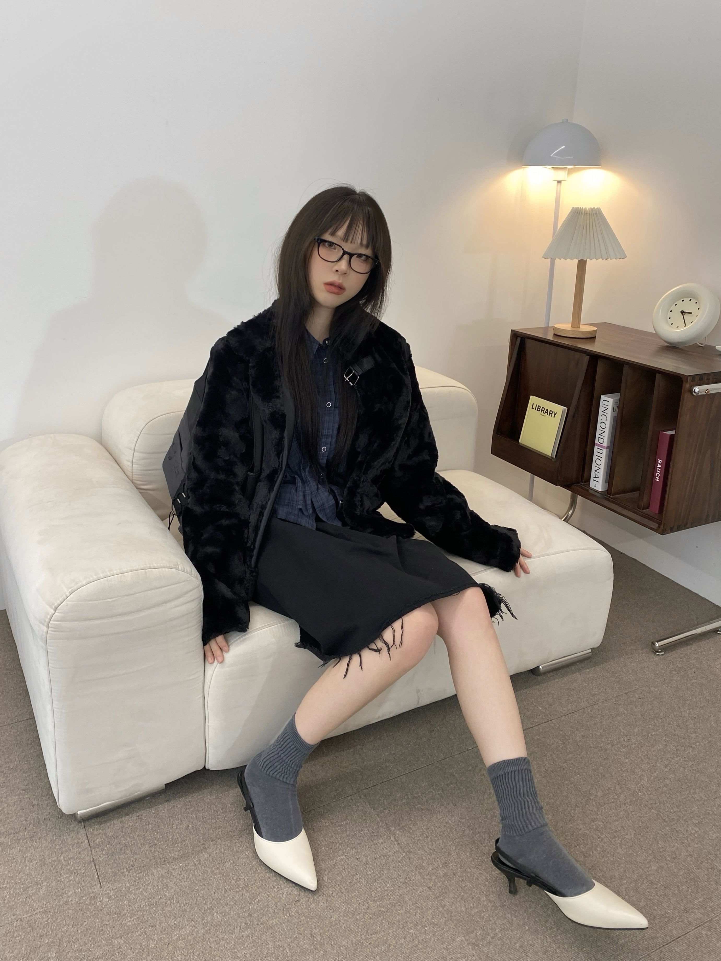 Millo Women Cut Off Pleated Skirt Black, Millo Women Ribbon Tie Shirt Navy 착용 스타일 - 3