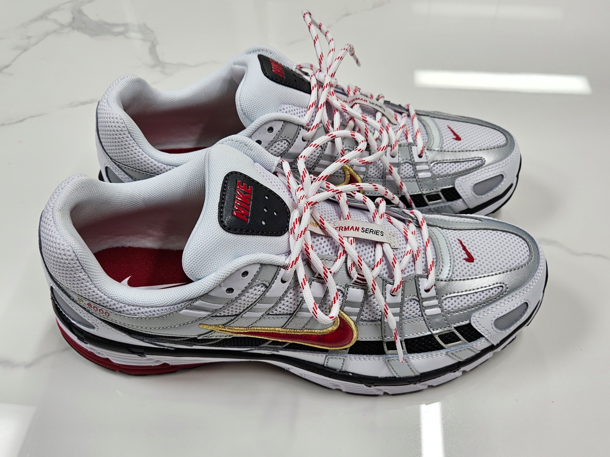(W) Nike P-6000 Metallic Silver Red 착용 스타일