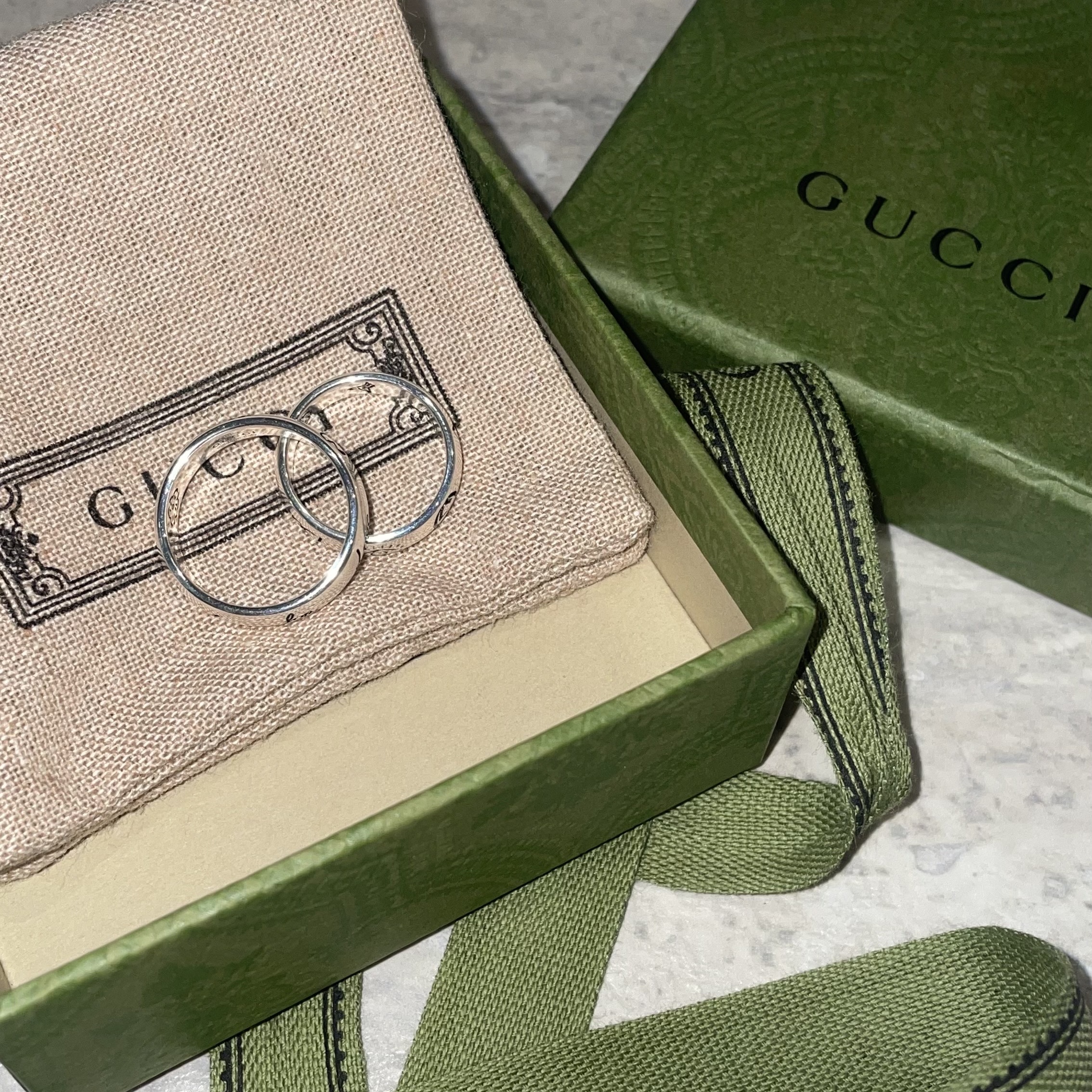 Gucci Blind For Love Ring Silver 착용 스타일 - 1