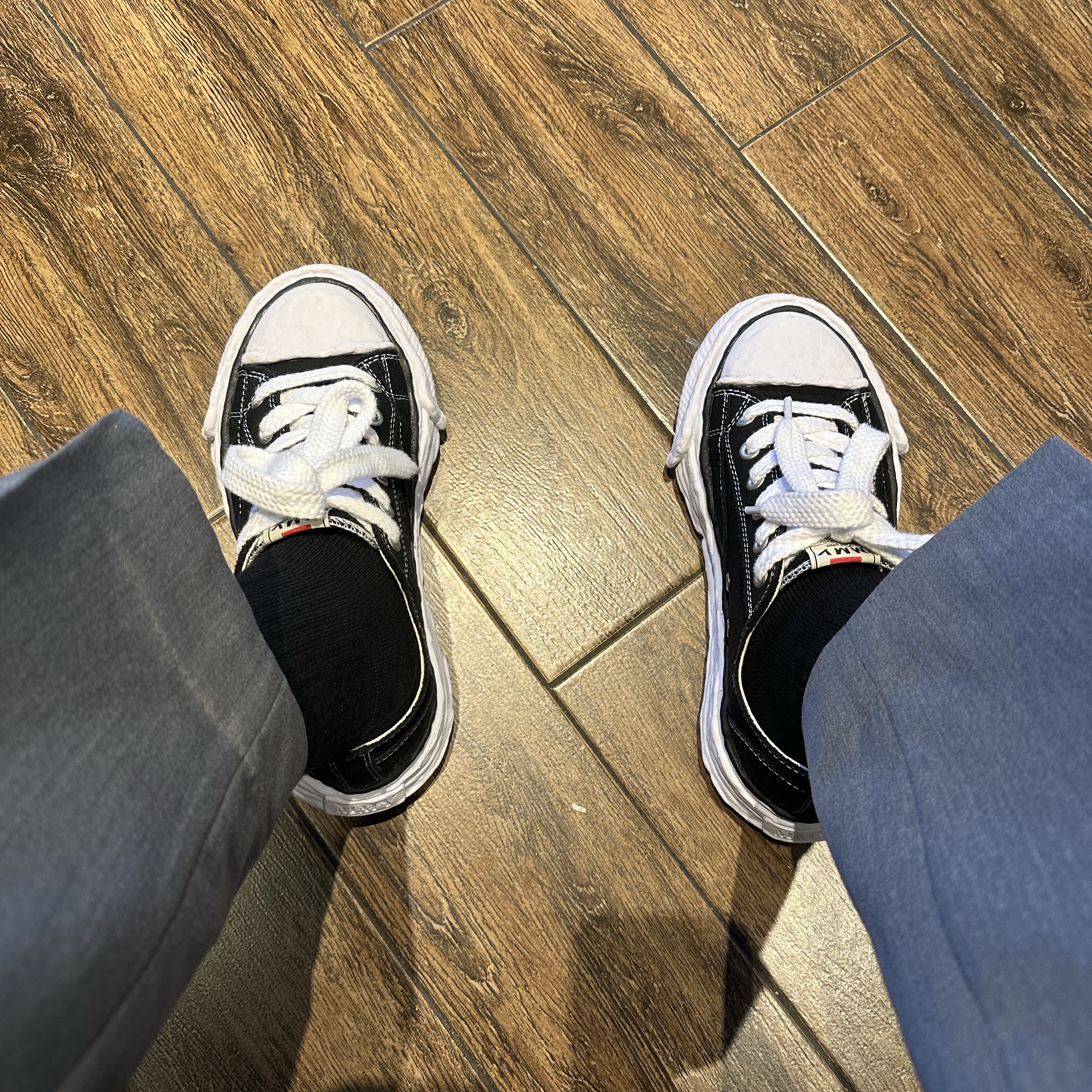 Maison Mihara Yasuhiro Peterson23 OG Sole Canvas Low-top Sneakers Black 착용 스타일 - 1