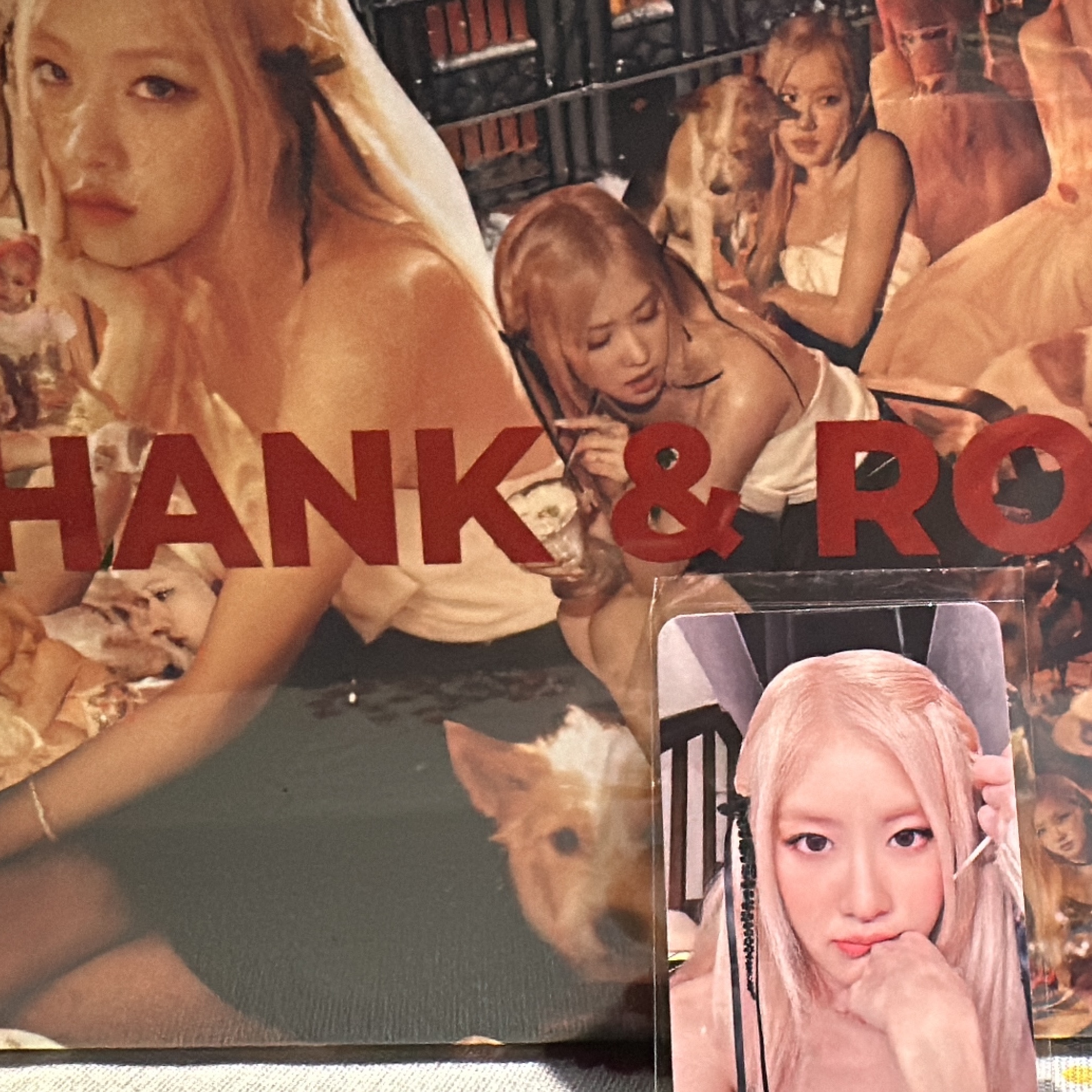 Rose From Hank & Rose To You Seasons's Greetings 2024 착용 스타일 - 1