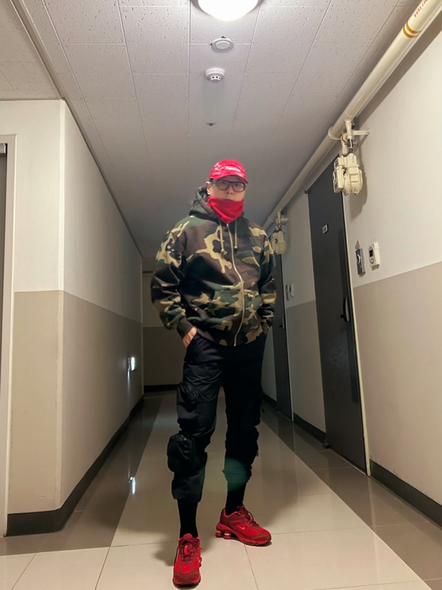 Supreme Double Hood Facemask Zip Up Hooded Sweatshirt Woodland Camo - 22FW, Supreme Gloss Ripstop Camp Cap Red - 23FW 착용 스타일 - 2