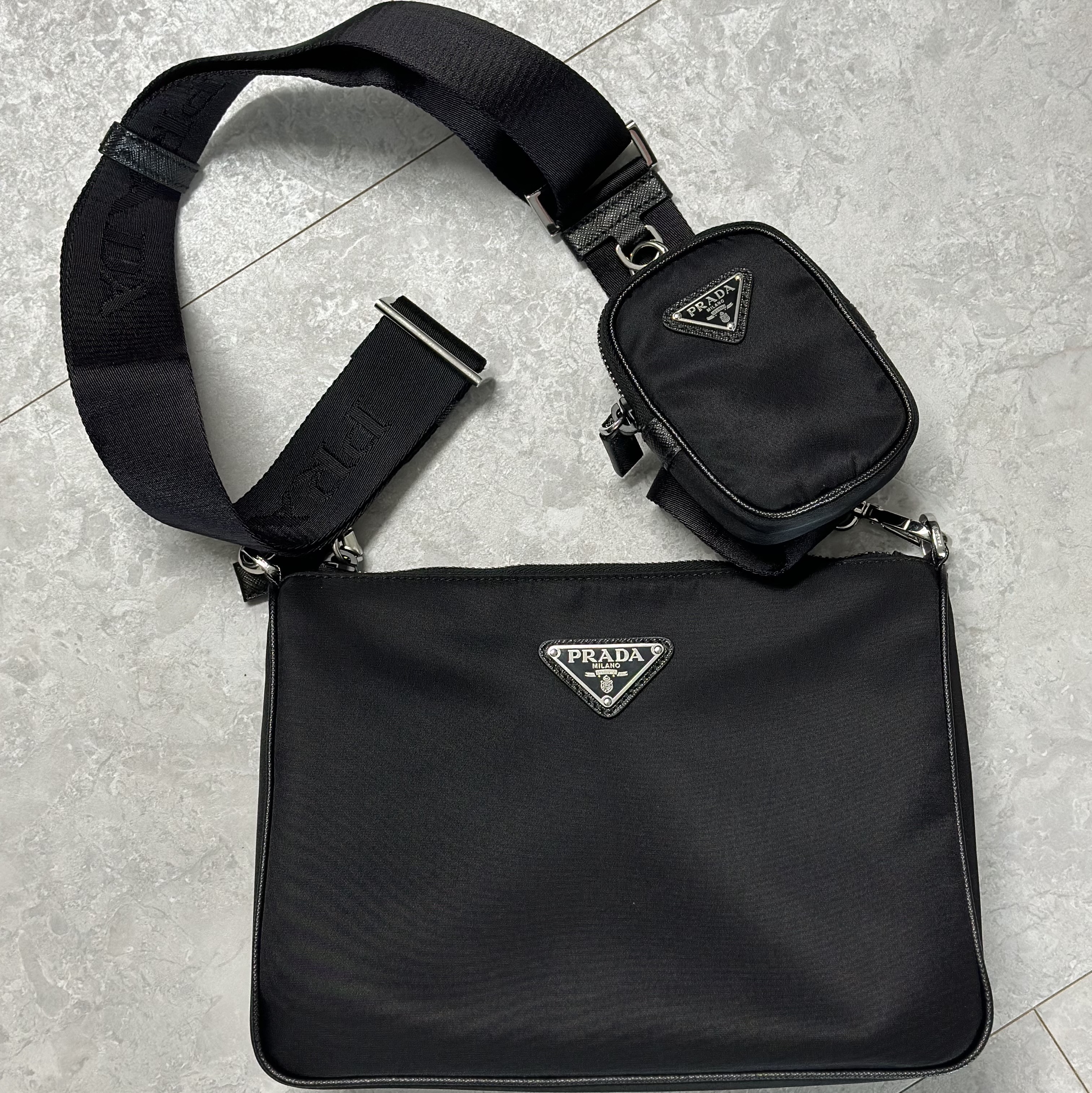 Prada Re-Nylon and Saffiano Leather Shoulder Bag Black 착용 스타일
