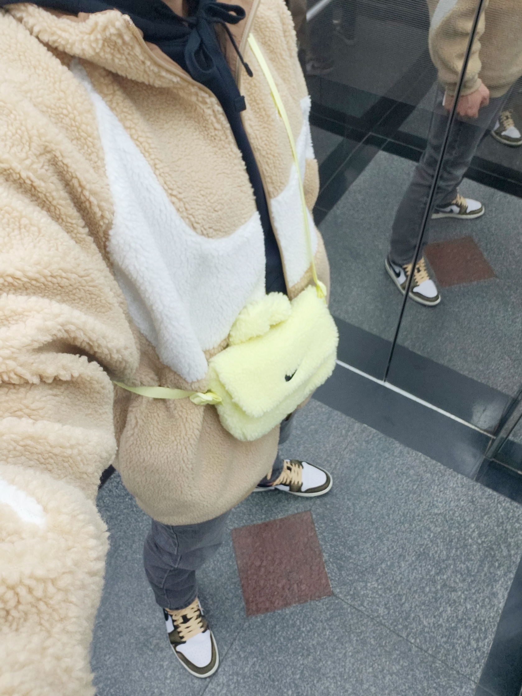Nike Big Swoosh Full Zip Jacket Hemp White, (Kids) Nike NSW Faux Fur Crossbody Bag Neon 착용 스타일