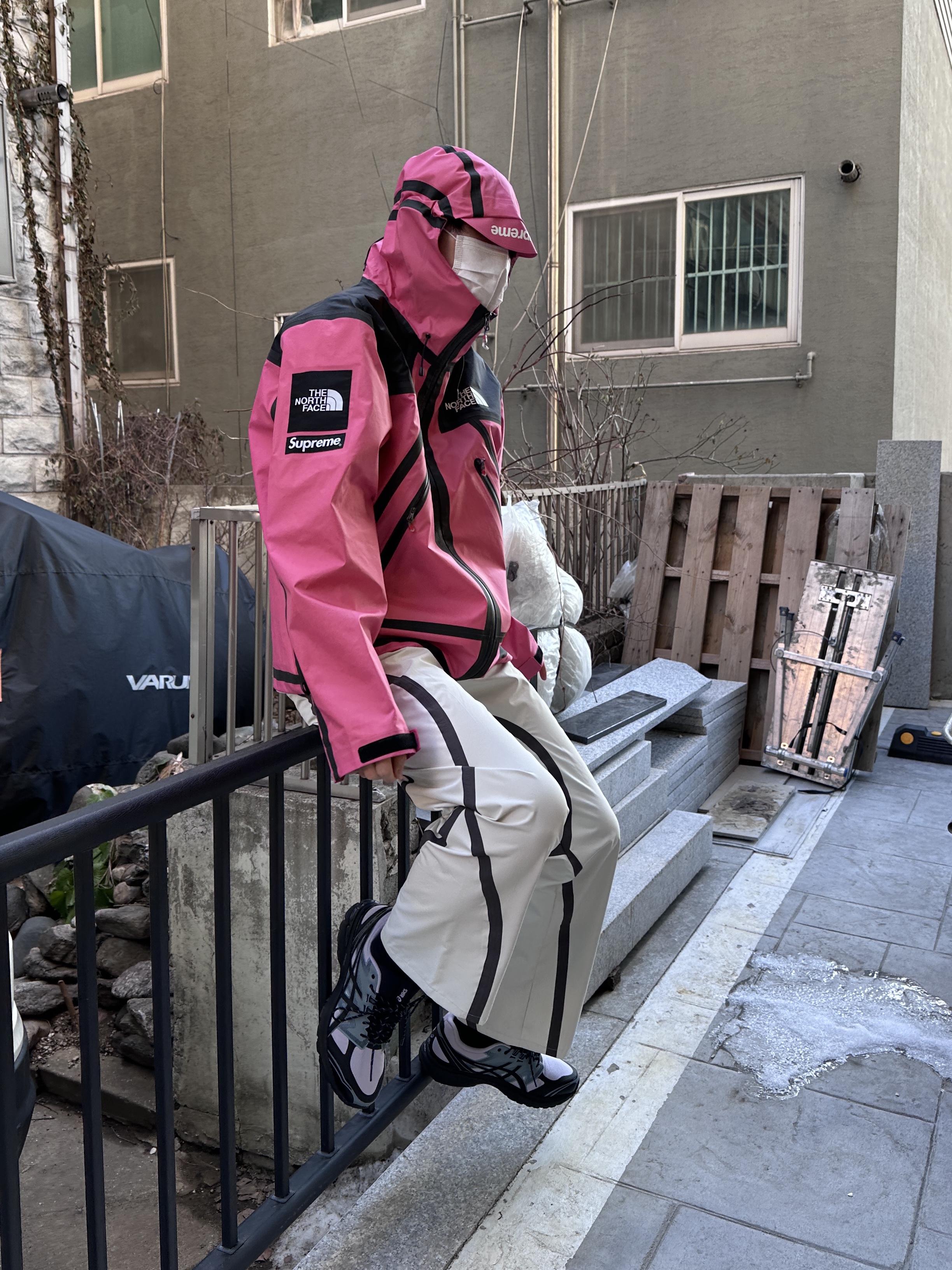 Asics Gel-Terrain Faded Ash Rock Black, Supreme x The North Face Summit Series Outer Tape Seam Jacket Pink - 21SS 착용 스타일 - 2