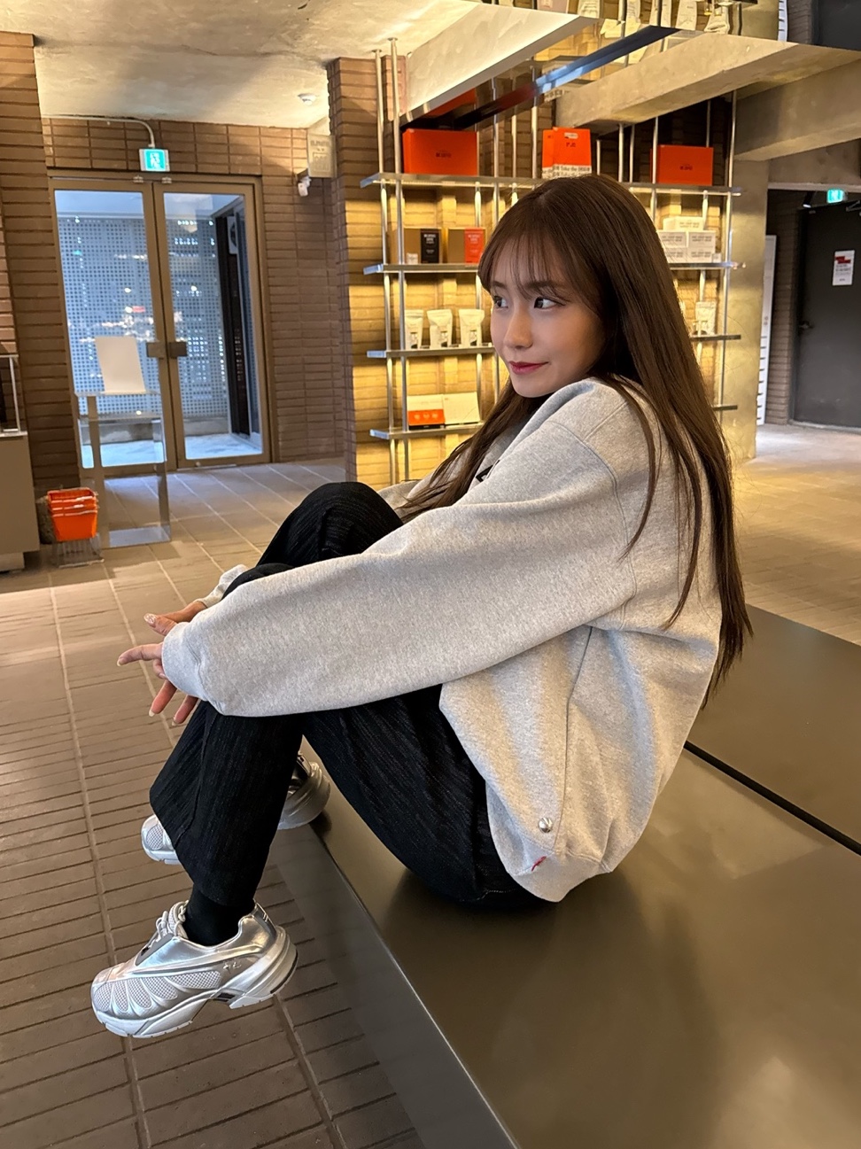 Supreme x Bless Crewneck Heather Grey - 23FW, Fila x Thug Club Replica 2002 Grey White 착용 스타일 - 2