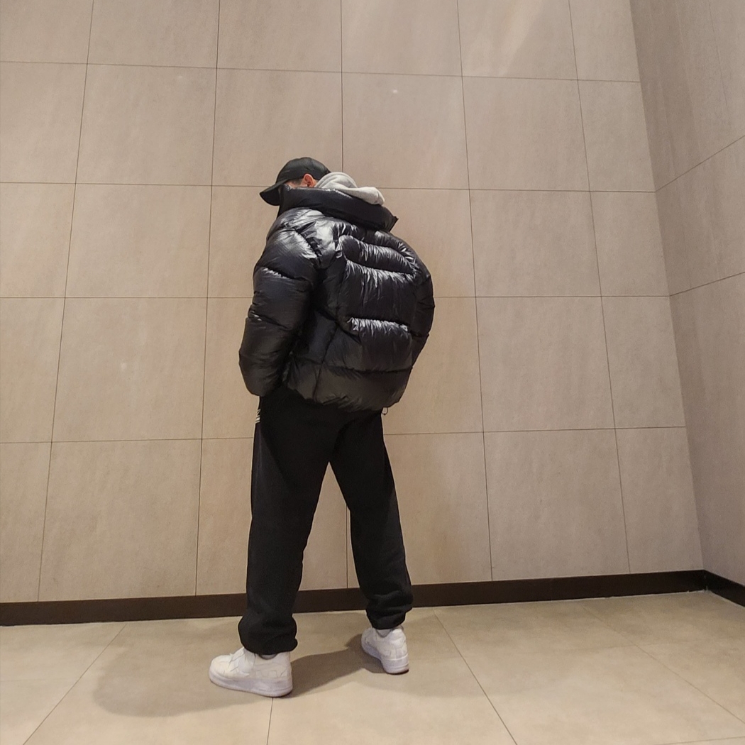 Supreme Featherweight Down Puffer Jacket Black - 23FW, Nike x Stussy NRG Washed Fleece Pants Black (DO5296-010) 착용 스타일
