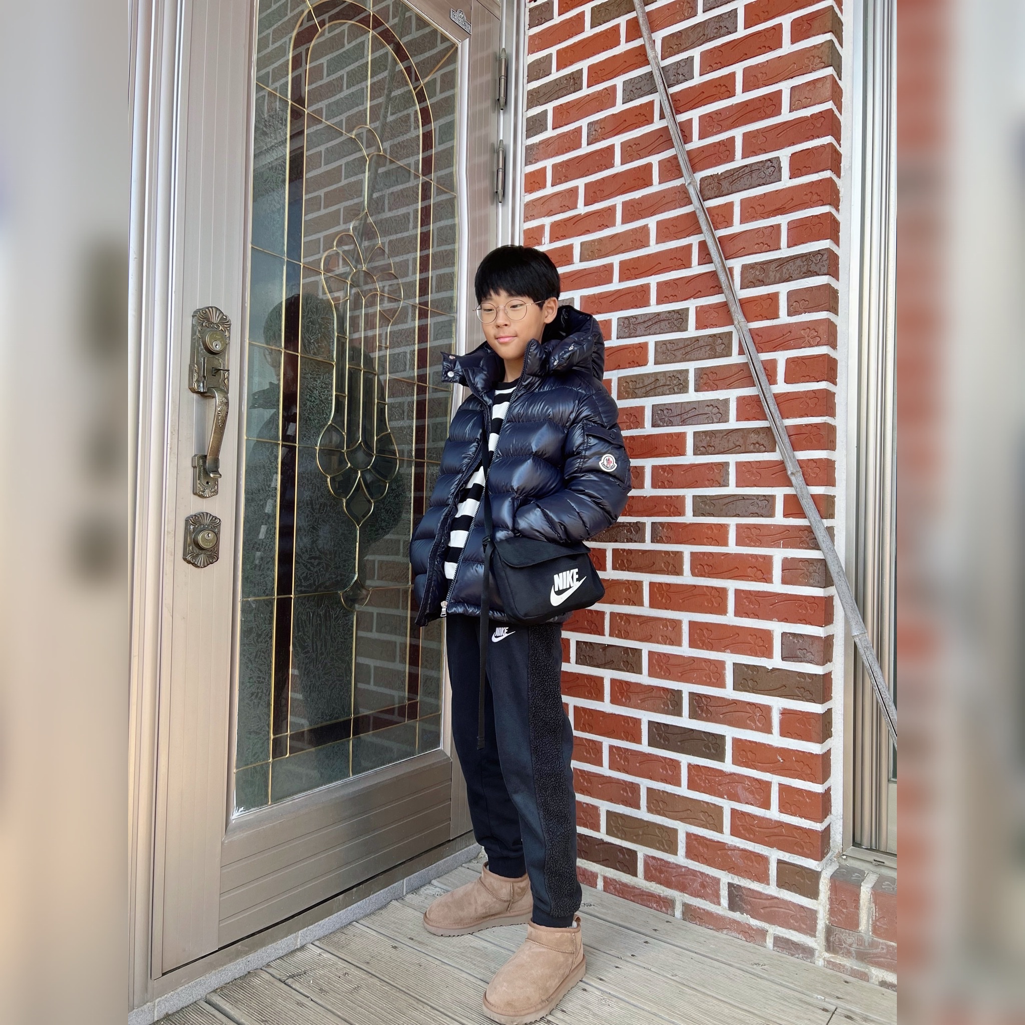 (Kids) Moncler Maire Down Jacket Night Blue - 23FW, (W) UGG Classic Ultra Mini Boots Chestnut 착용 스타일