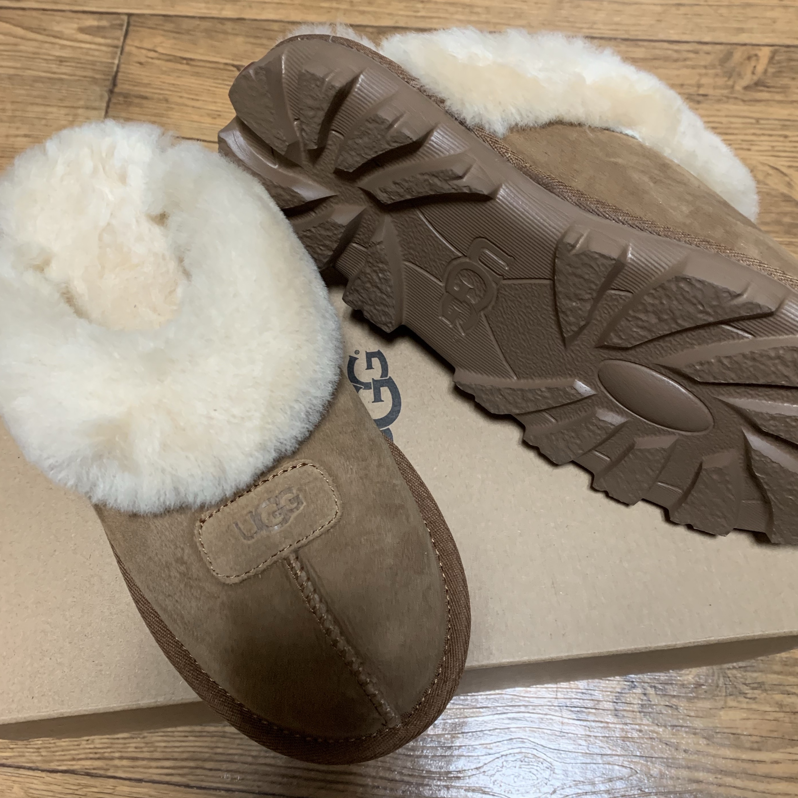 (W) UGG Coquette Slipper Chestnut 착용 스타일 - 2