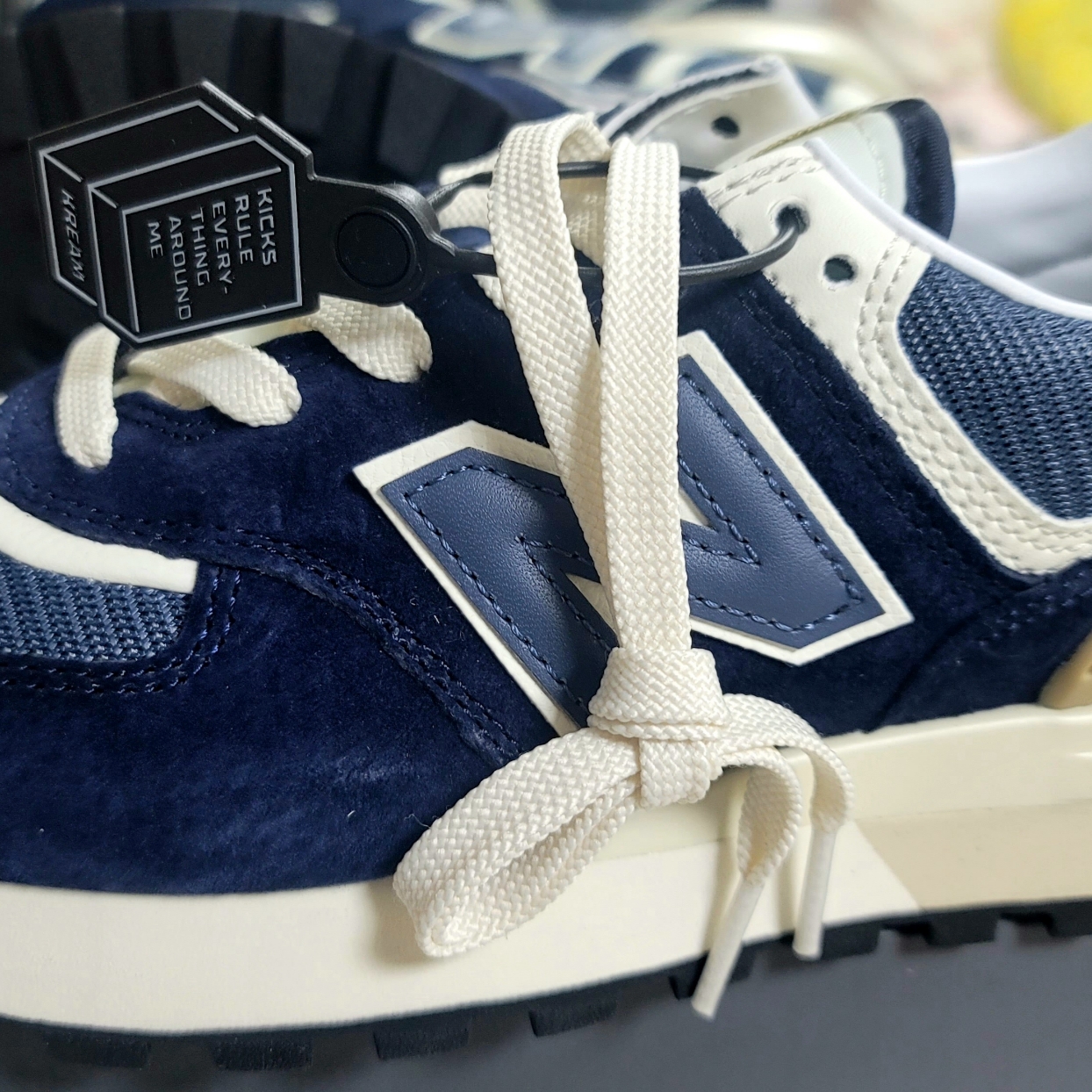 New Balance 574 Legacy Navy 착용 스타일 - 3